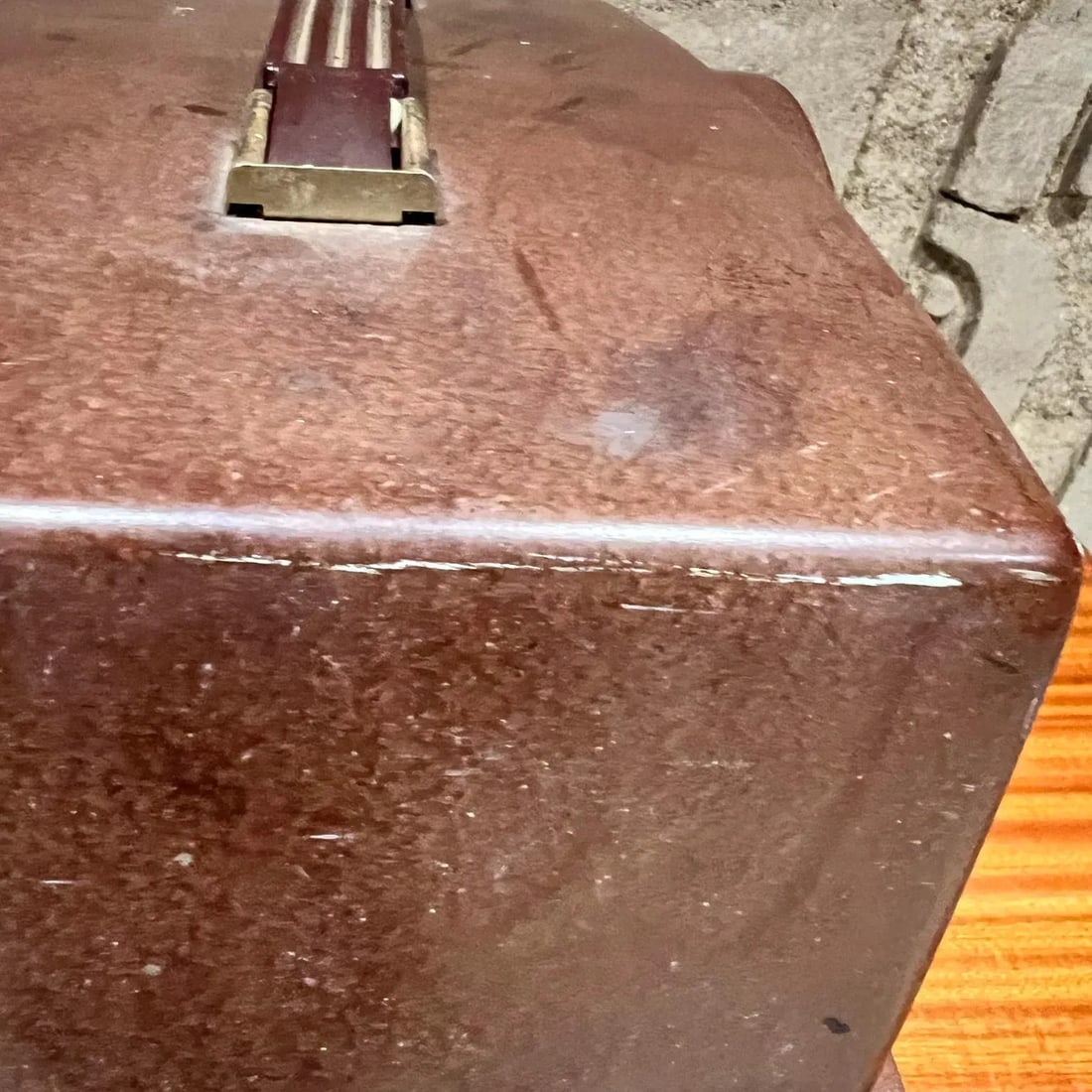 1950s Zenith Brown Bakelite Portable Radio Nonworking - 7