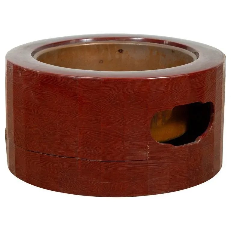 Japanese Red Lacquered Hibachi from the Taisho Period: A Japanese Taisho period circular red lacquered hibachi from the early 20th century, with metal liner and lateral handles. Used for cooking or warming sake or tea, this elegant Japanese hibachi