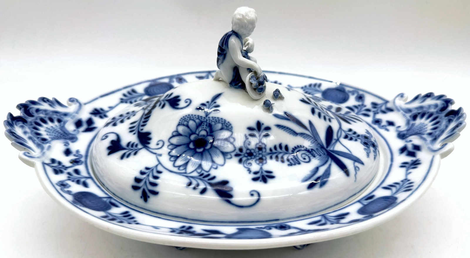 Meissen Blue Onion Figural Scalloped Oval Tureen - 3