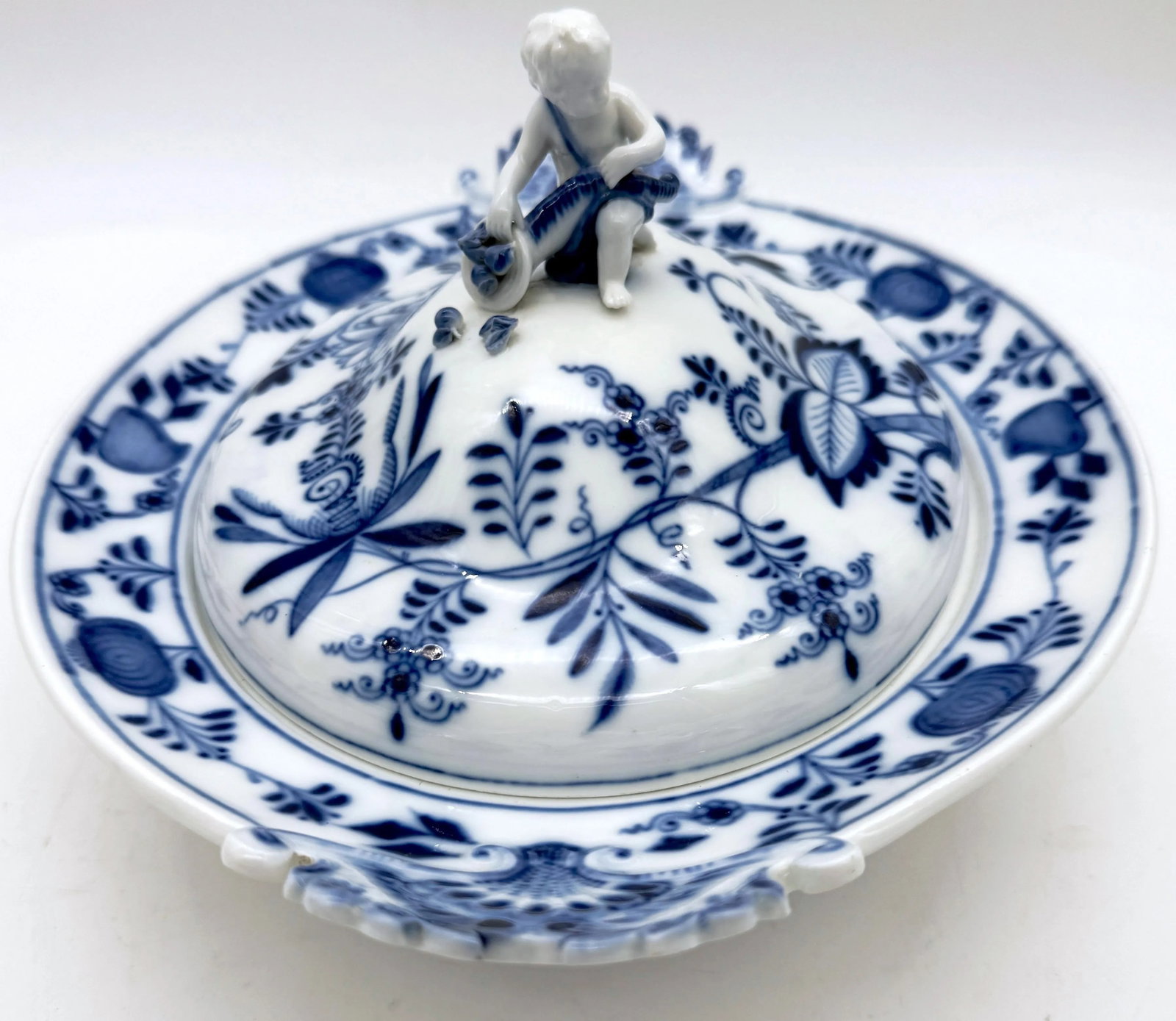 Meissen Blue Onion Figural Scalloped Oval Tureen - 4