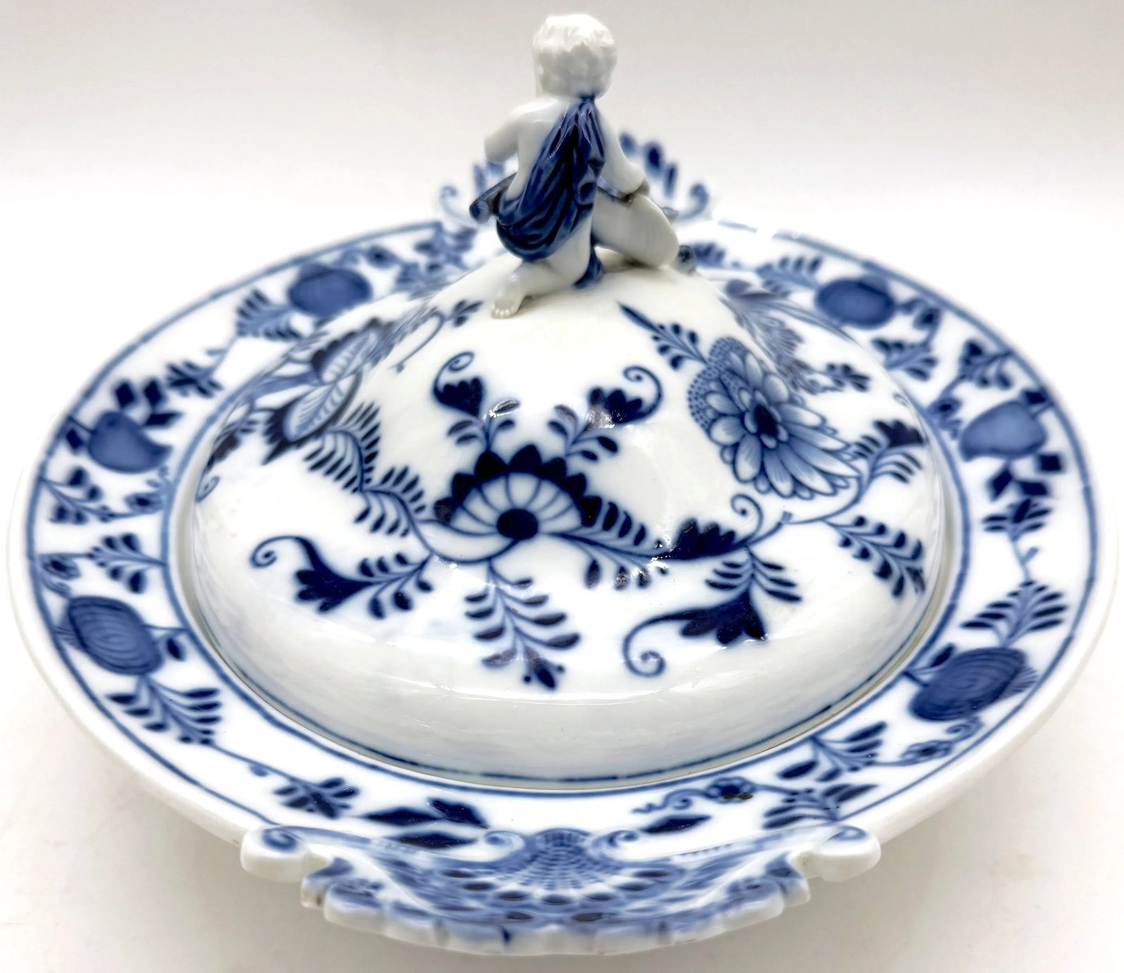 Meissen Blue Onion Figural Scalloped Oval Tureen - 5