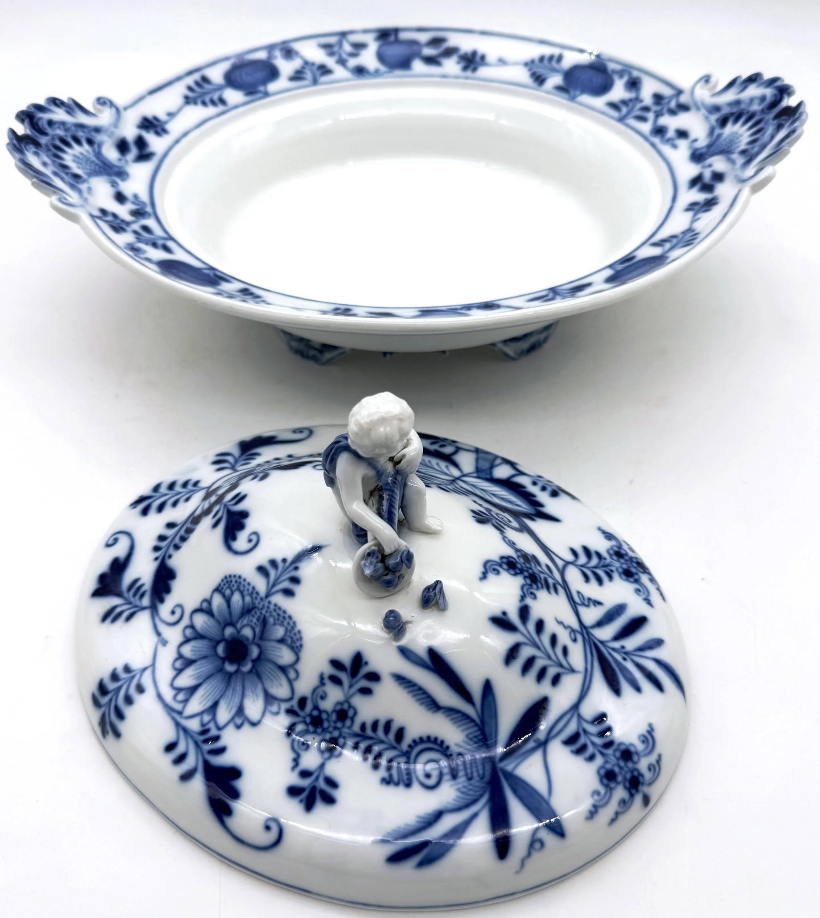 Meissen Blue Onion Figural Scalloped Oval Tureen - 6