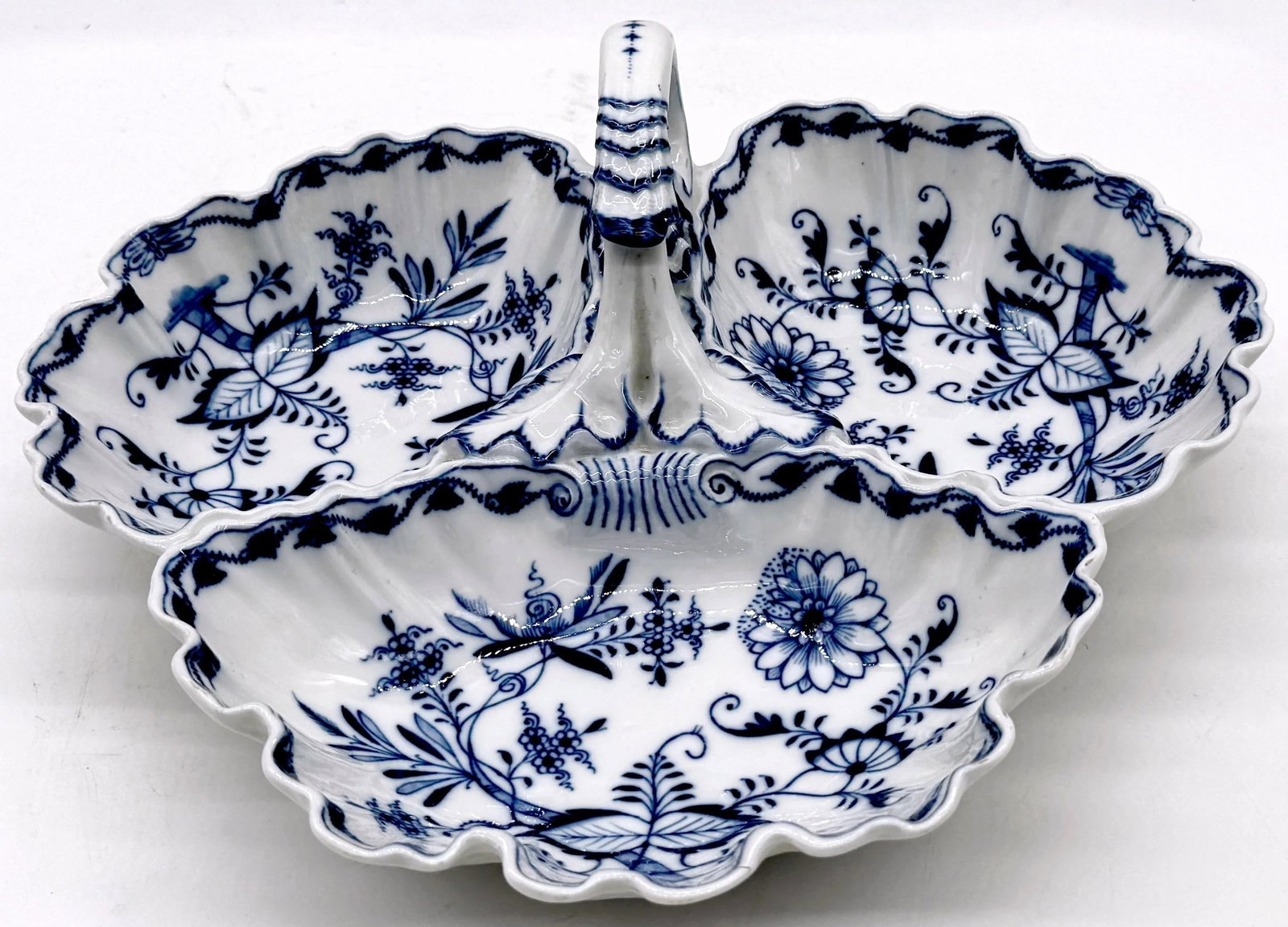 19th Century Meissen Blue Onion, Handled Three Section Shell Dish - 2