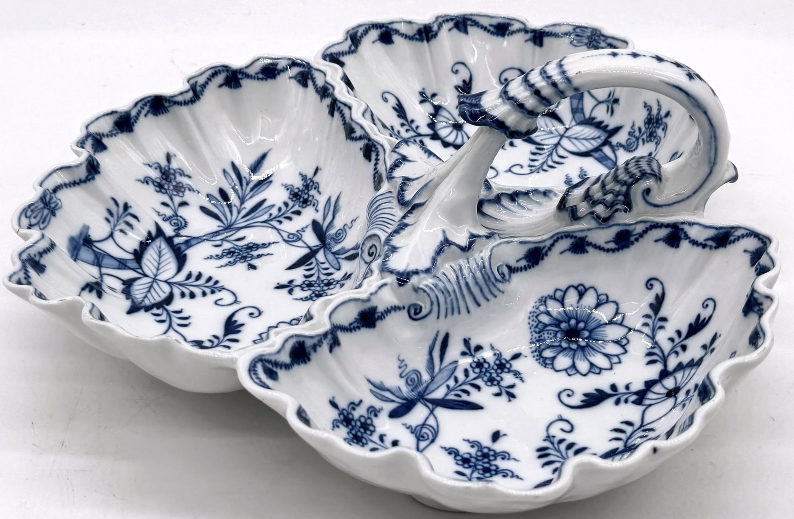 19th Century Meissen Blue Onion, Handled Three Section Shell Dish - 3