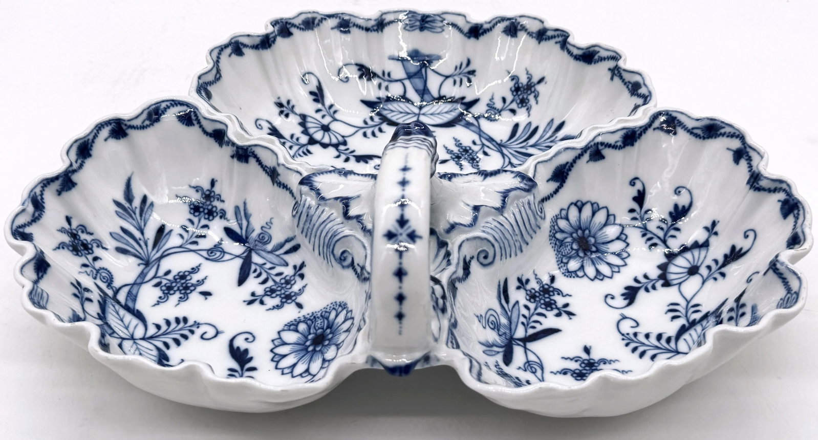 19th Century Meissen Blue Onion, Handled Three Section Shell Dish - 4