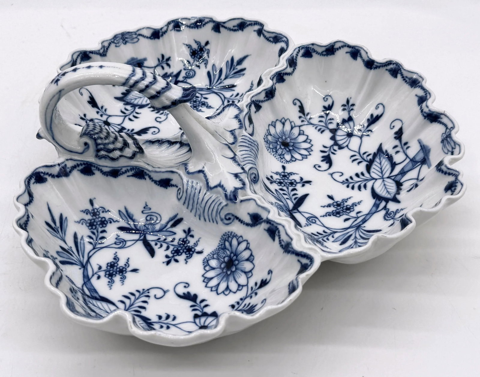 19th Century Meissen Blue Onion, Handled Three Section Shell Dish - 5