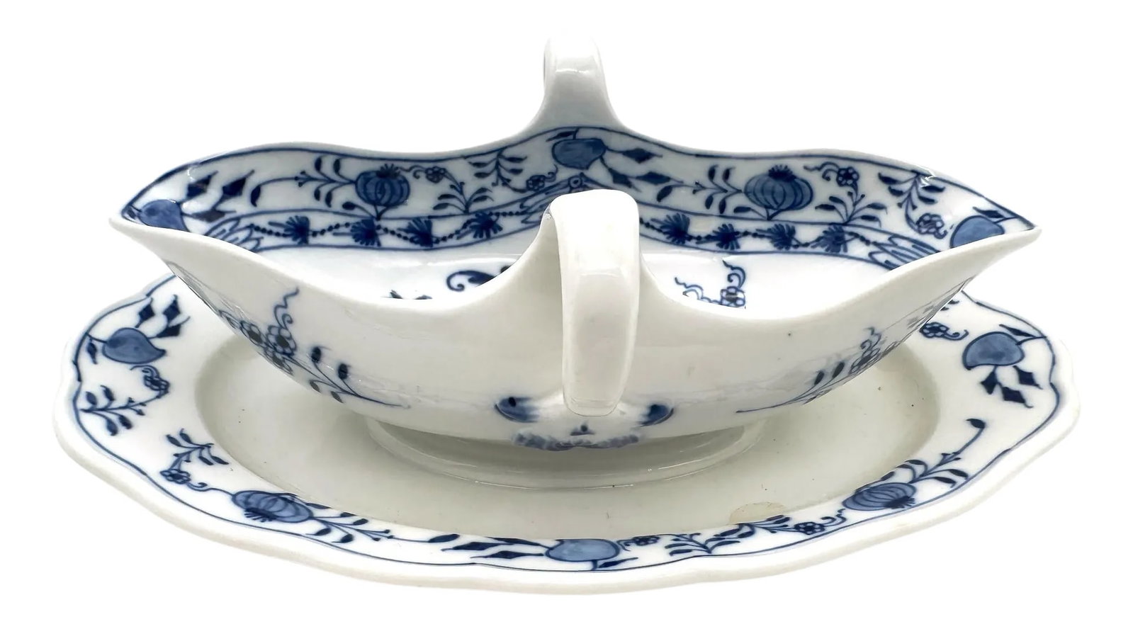 Meissen Blue Onion Handled Gravy Boat: Meissen Blue Onion Handled Gravy/SSauce Boat Germany, late 19th century Meissen Blue Onion-handled gravy/sauce boat from the late 19th century, Germany. Measuring 8.75 inches wide, 5.25 inches deep,