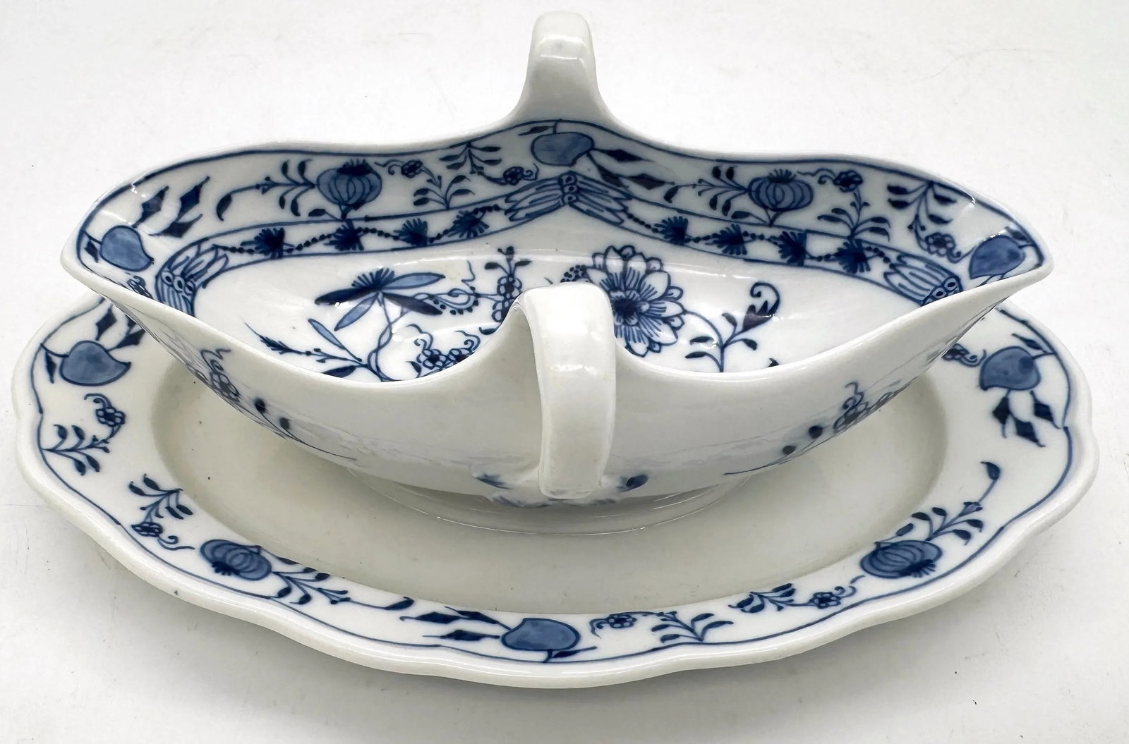 Meissen Blue Onion Handled Gravy Boat - 4