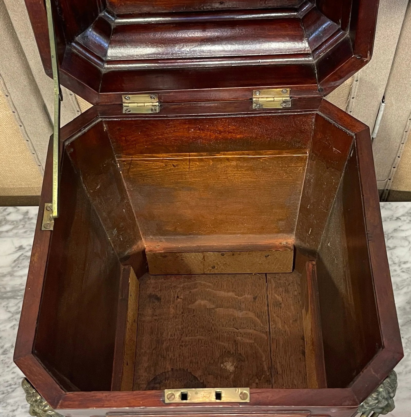 Diminutive Regency Mahogany & Brass Cellarette, Attributed to Gillows & Co. - 12