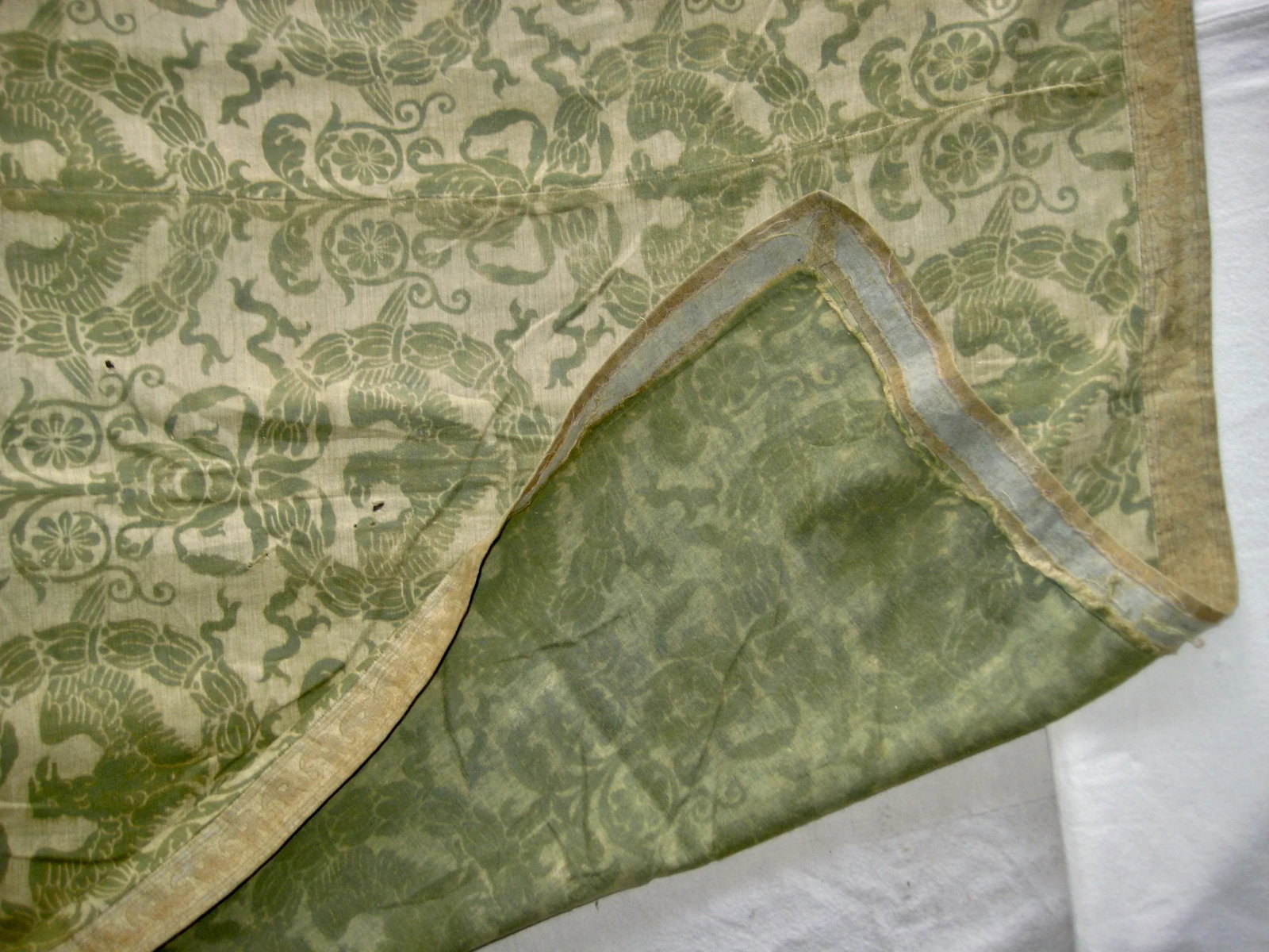 1920s Green Fortuny Aigle in a Laurel Wreath Tablecloth or Table Cover - 6