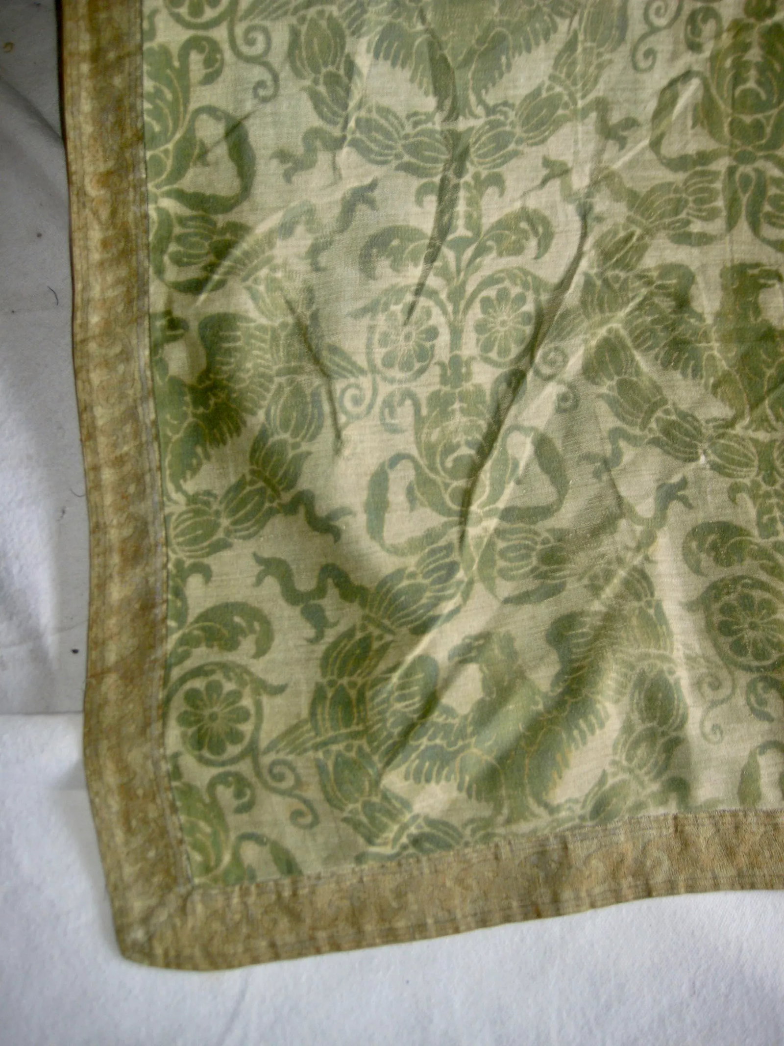 1920s Green Fortuny Aigle in a Laurel Wreath Tablecloth or Table Cover - 7