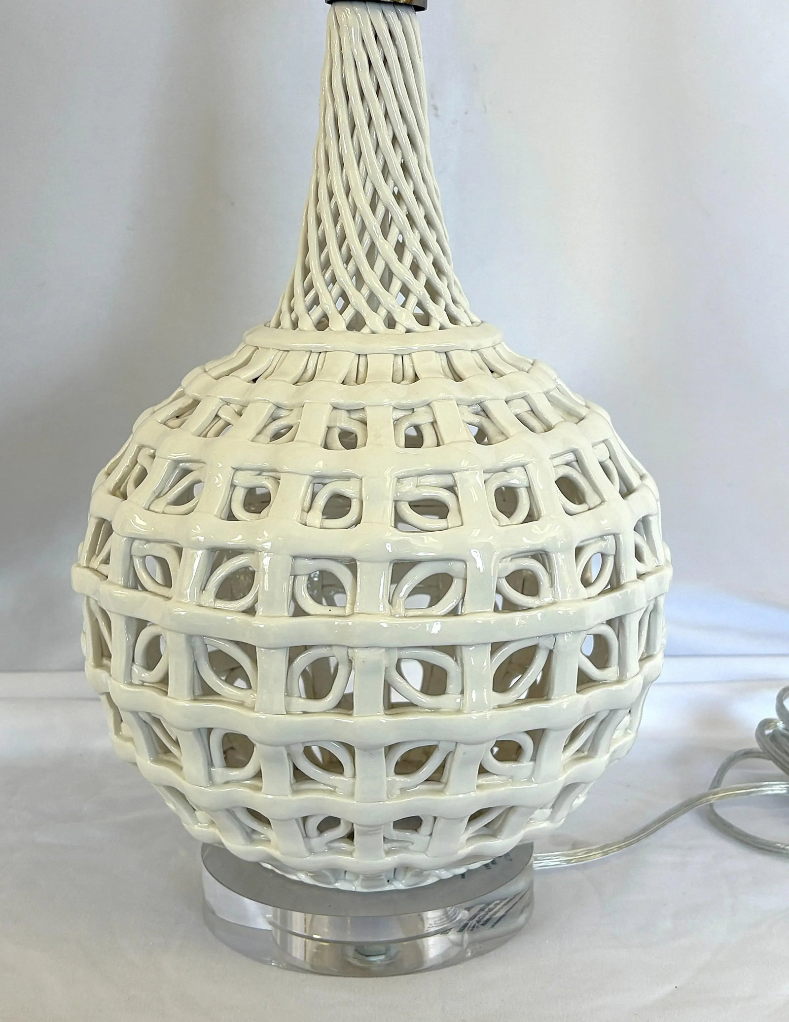Vintage Blanc De Chine Reticulated Porcelain Lamp on Lucite Base - 7