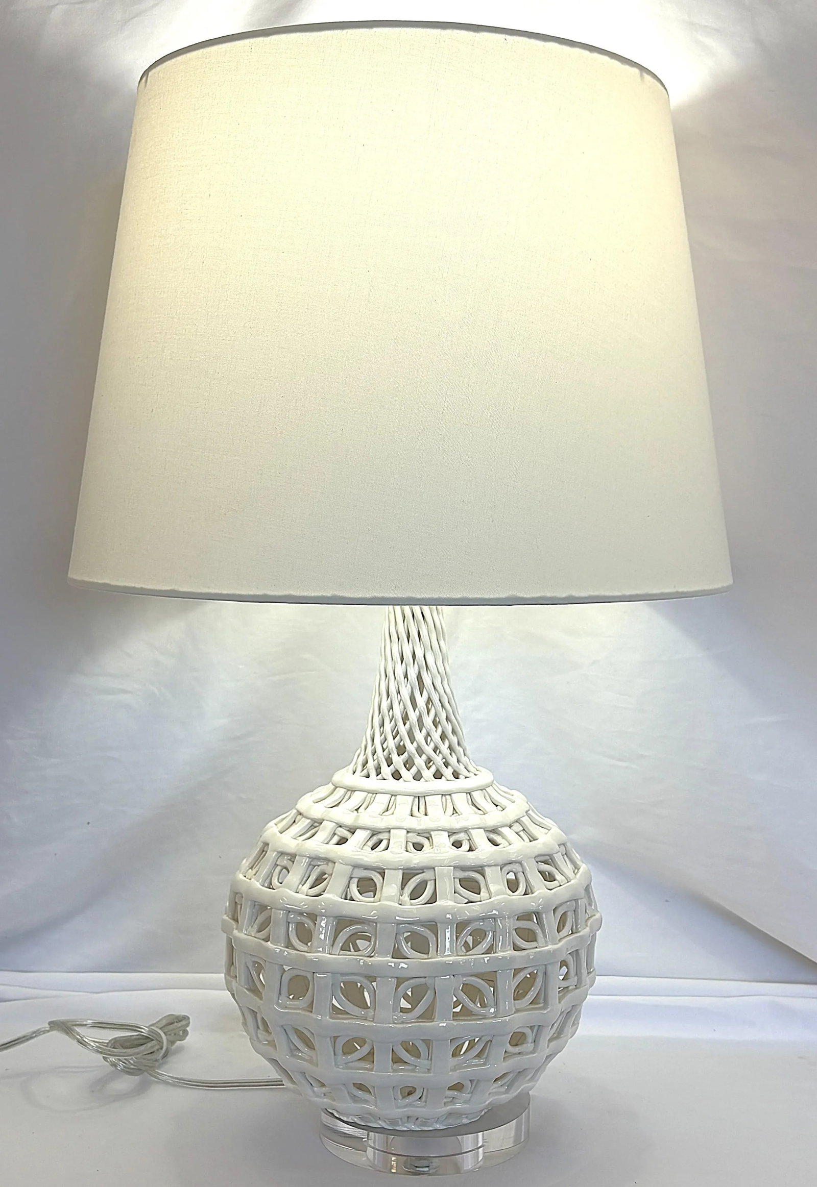 Vintage Blanc De Chine Reticulated Porcelain Lamp on Lucite Base - 9