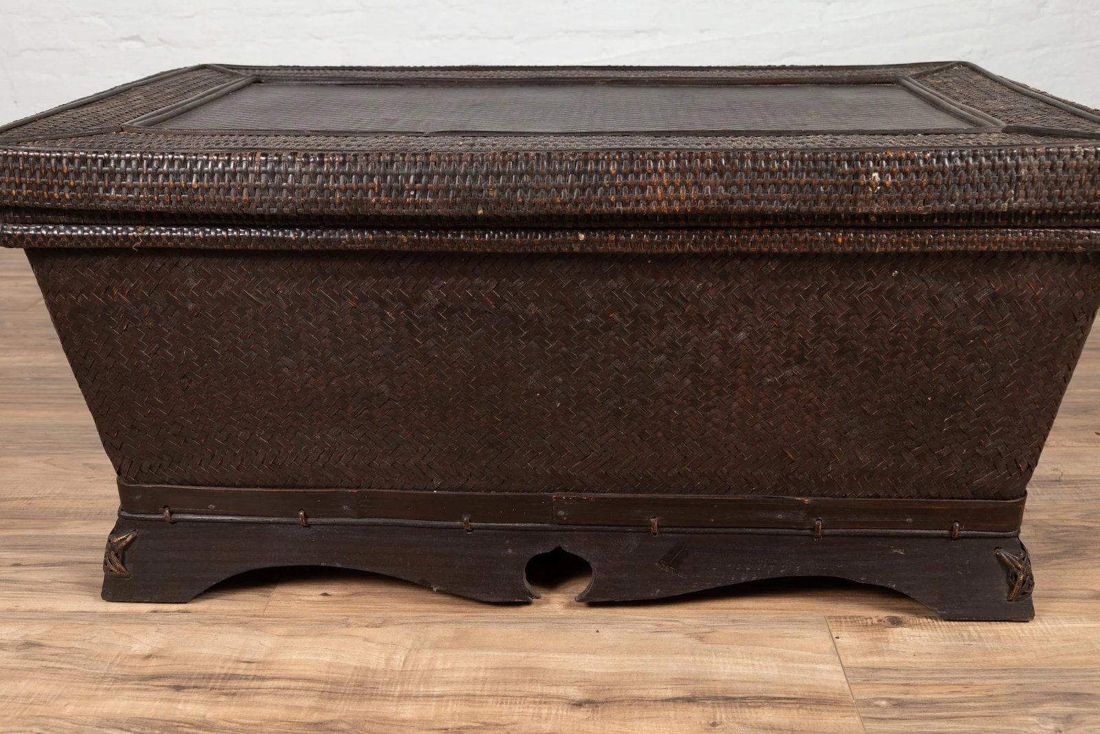 Chinese Antique Large Rattan Basket Coffee Table with Dark Brown Patina and Lid - 10