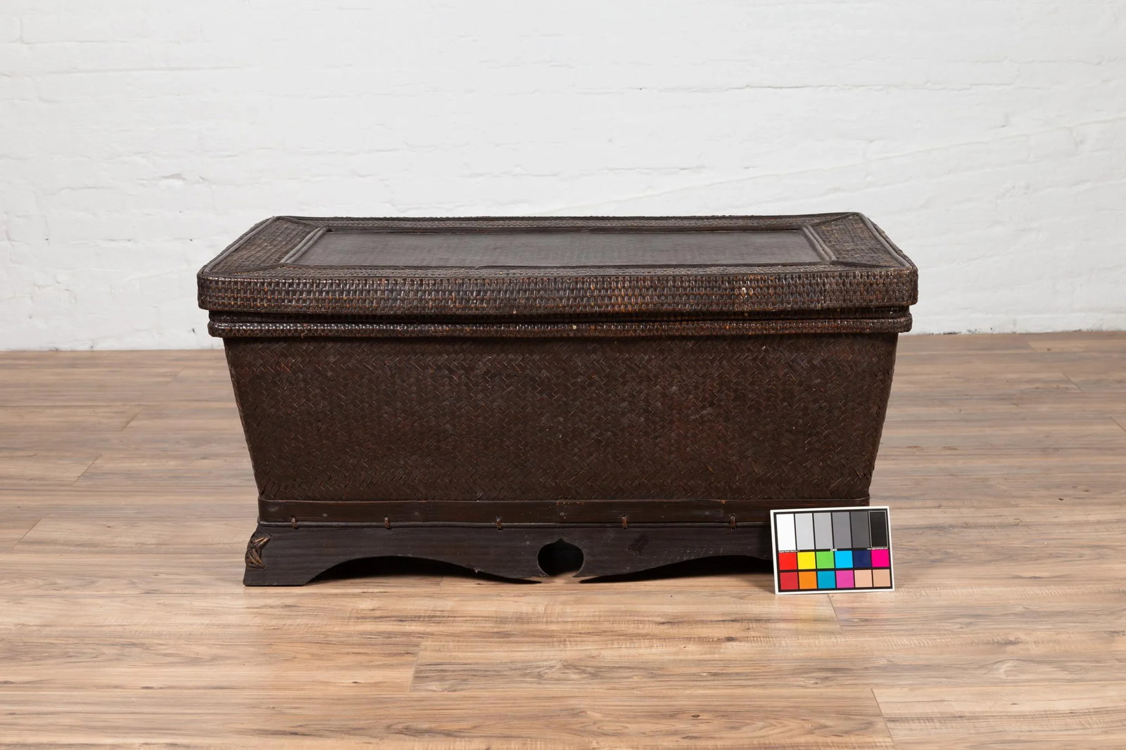 Chinese Antique Large Rattan Basket Coffee Table with Dark Brown Patina and Lid - 6