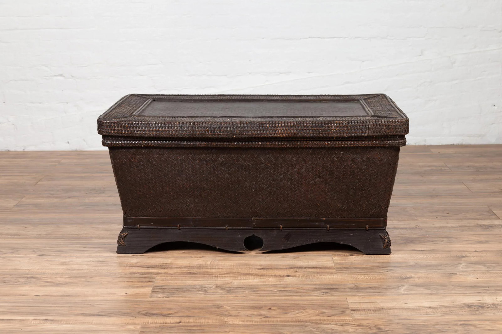 Chinese Antique Large Rattan Basket Coffee Table with Dark Brown Patina and Lid - 7