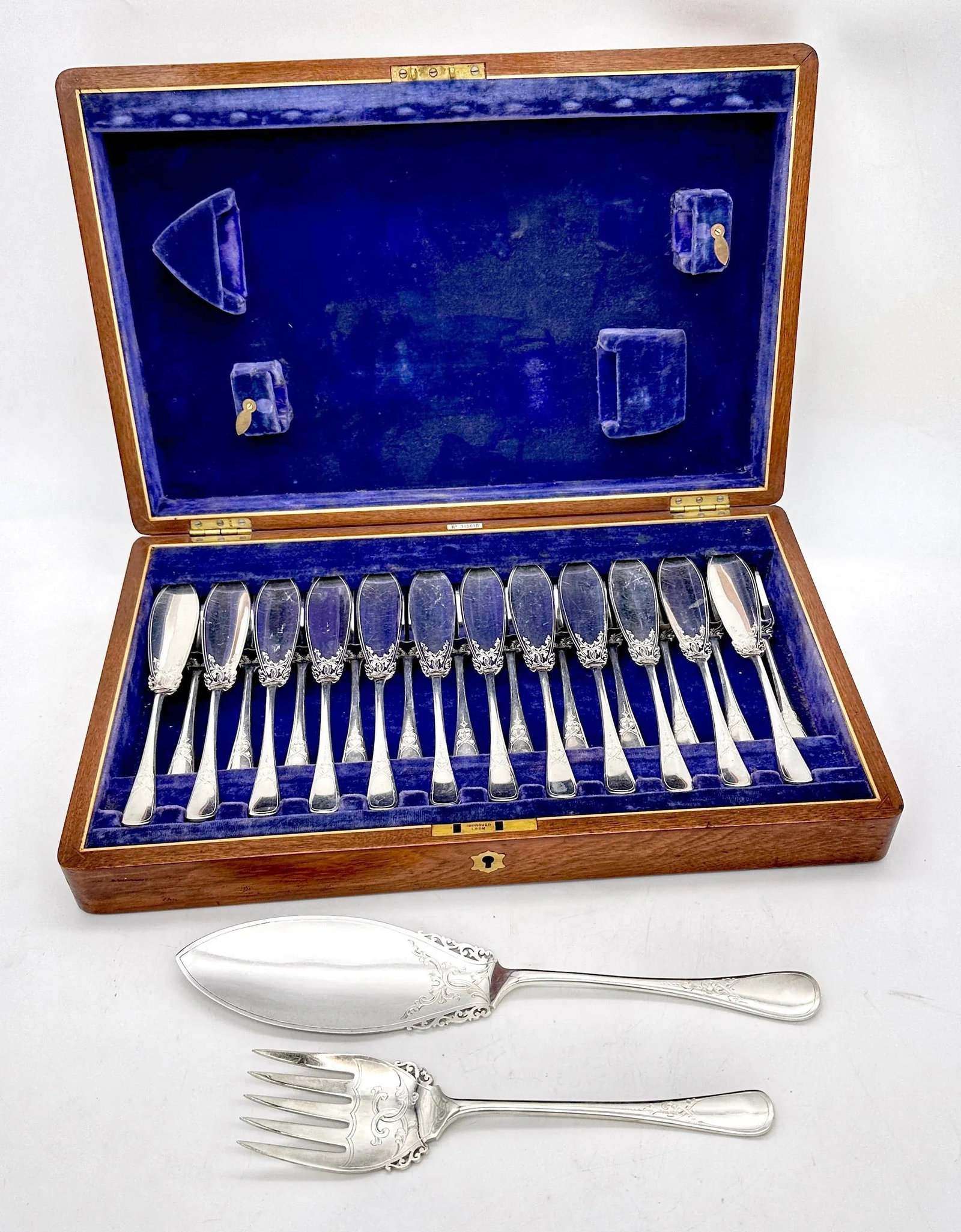 Antique English Boxed Engraved Sheffield Fish 26 Piece Fish Serving Set - 7