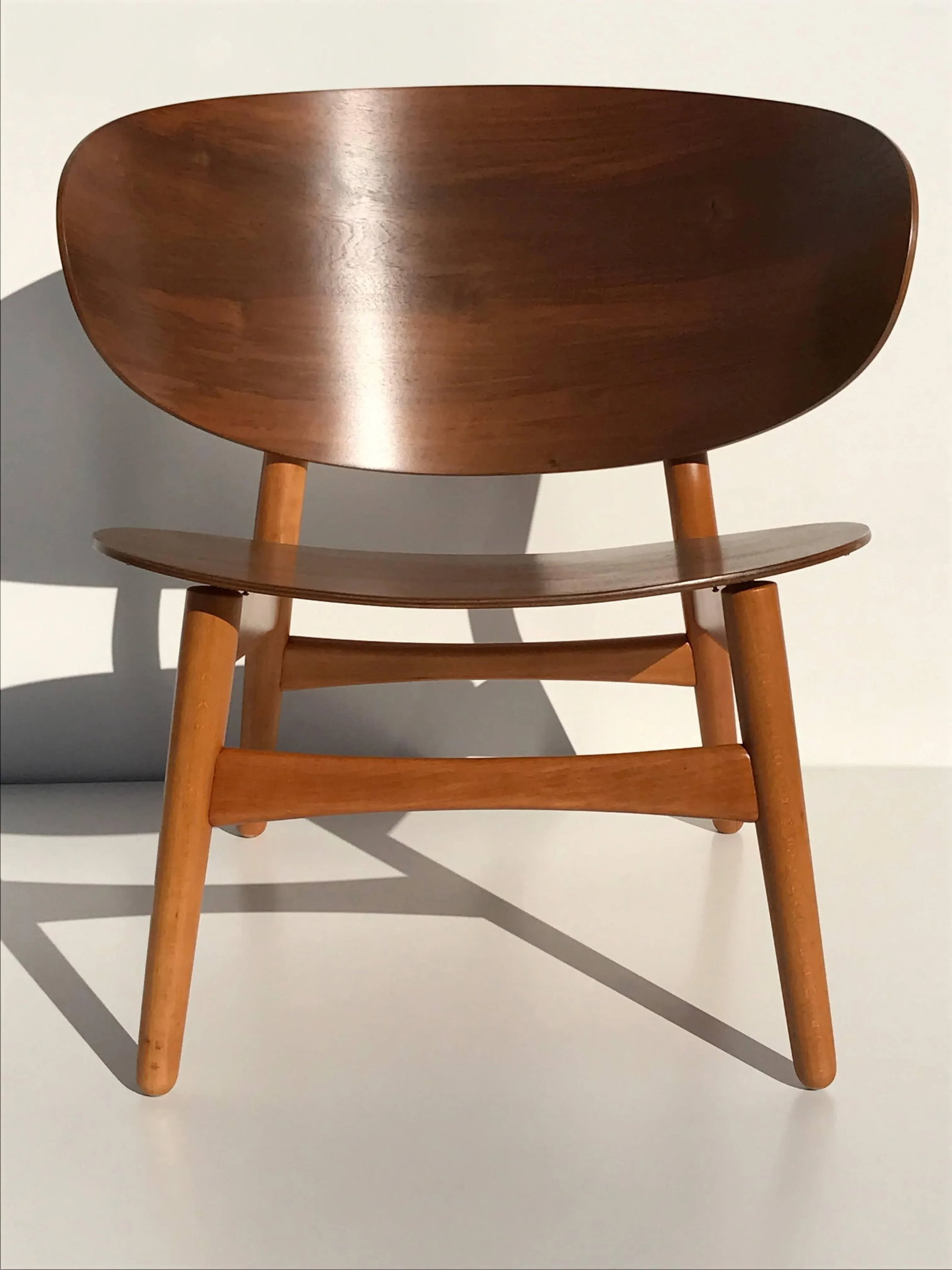 Shell Chair by Hans Wegner in Walnut and Beech - 4