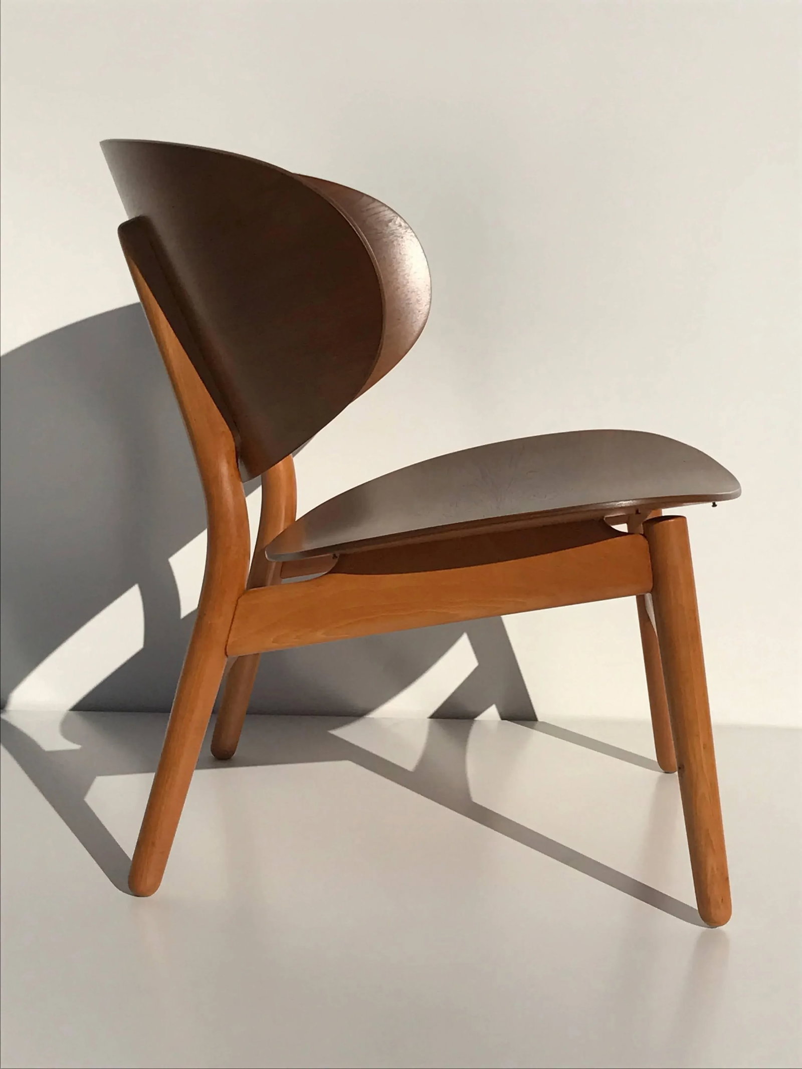 Shell Chair by Hans Wegner in Walnut and Beech - 6