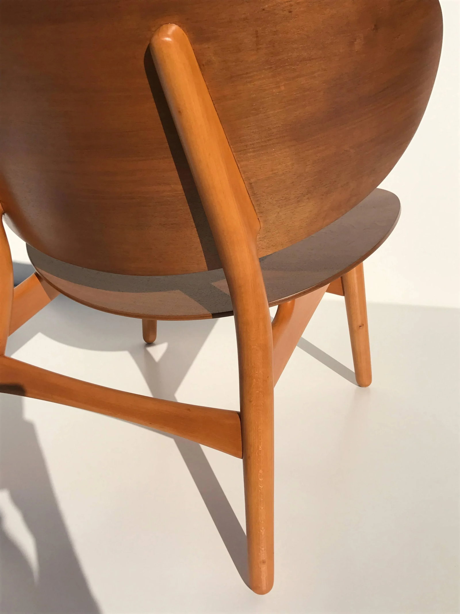 Shell Chair by Hans Wegner in Walnut and Beech - 9