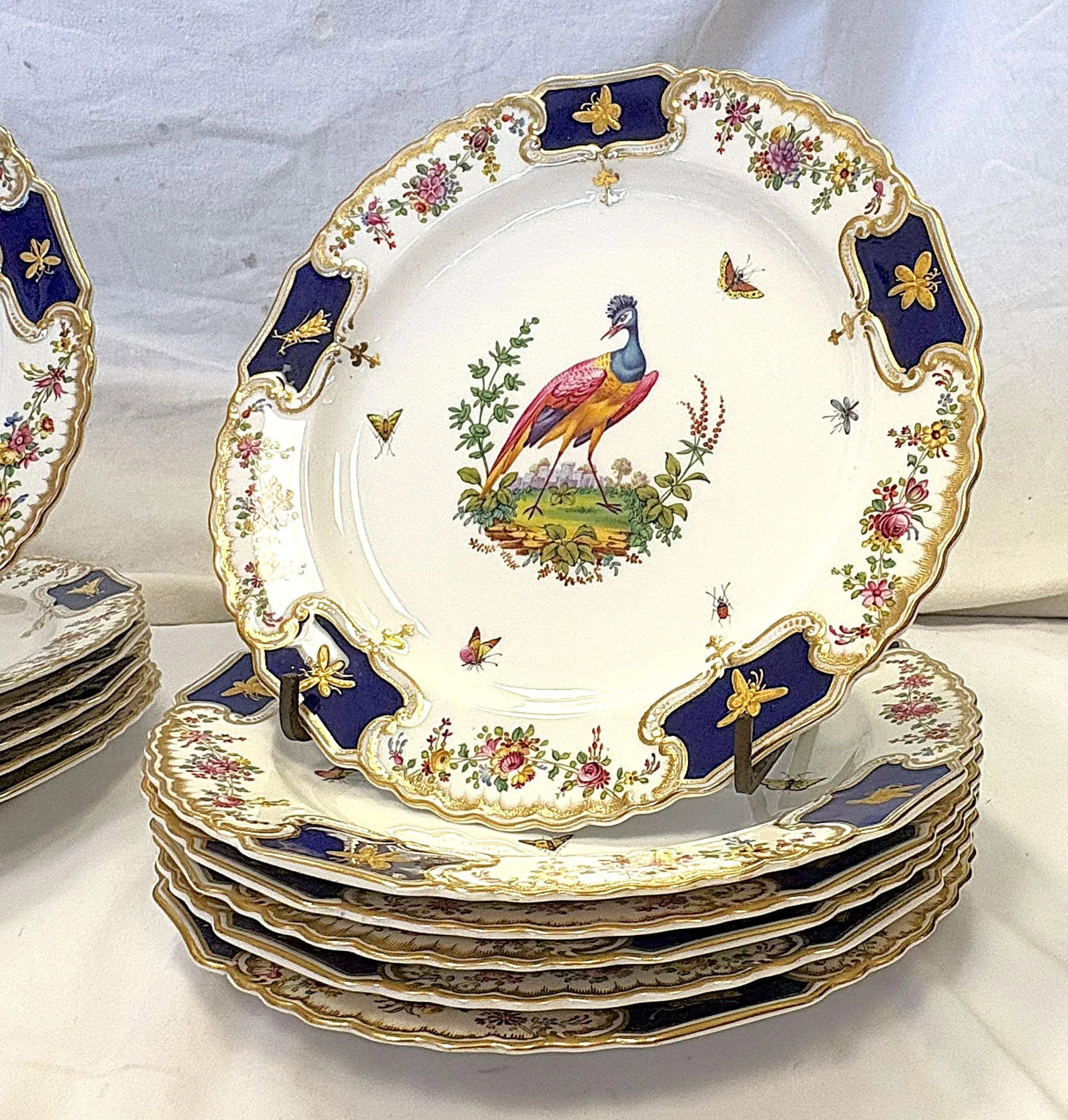 18th Century English Copeland Porcelain Dinner Plates With Hand Painted Exotic Birds & Gold Raised B - 3