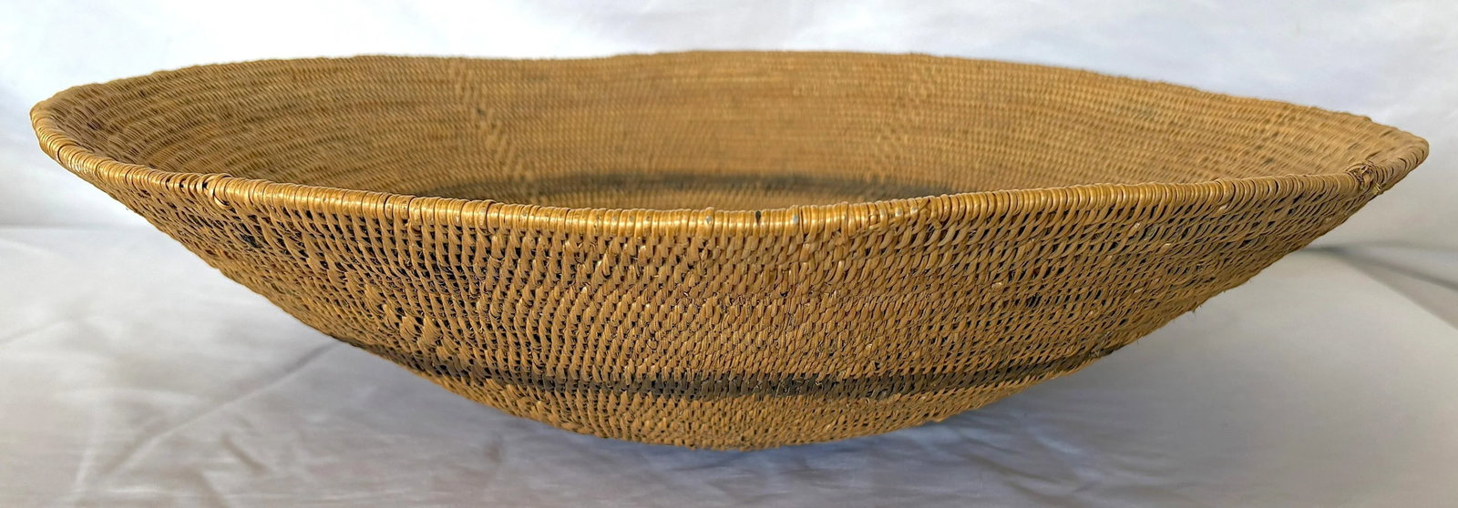 Vintage Native American Natural Fiber Woven Bowl/Basket From the Mid 20th Century - 4