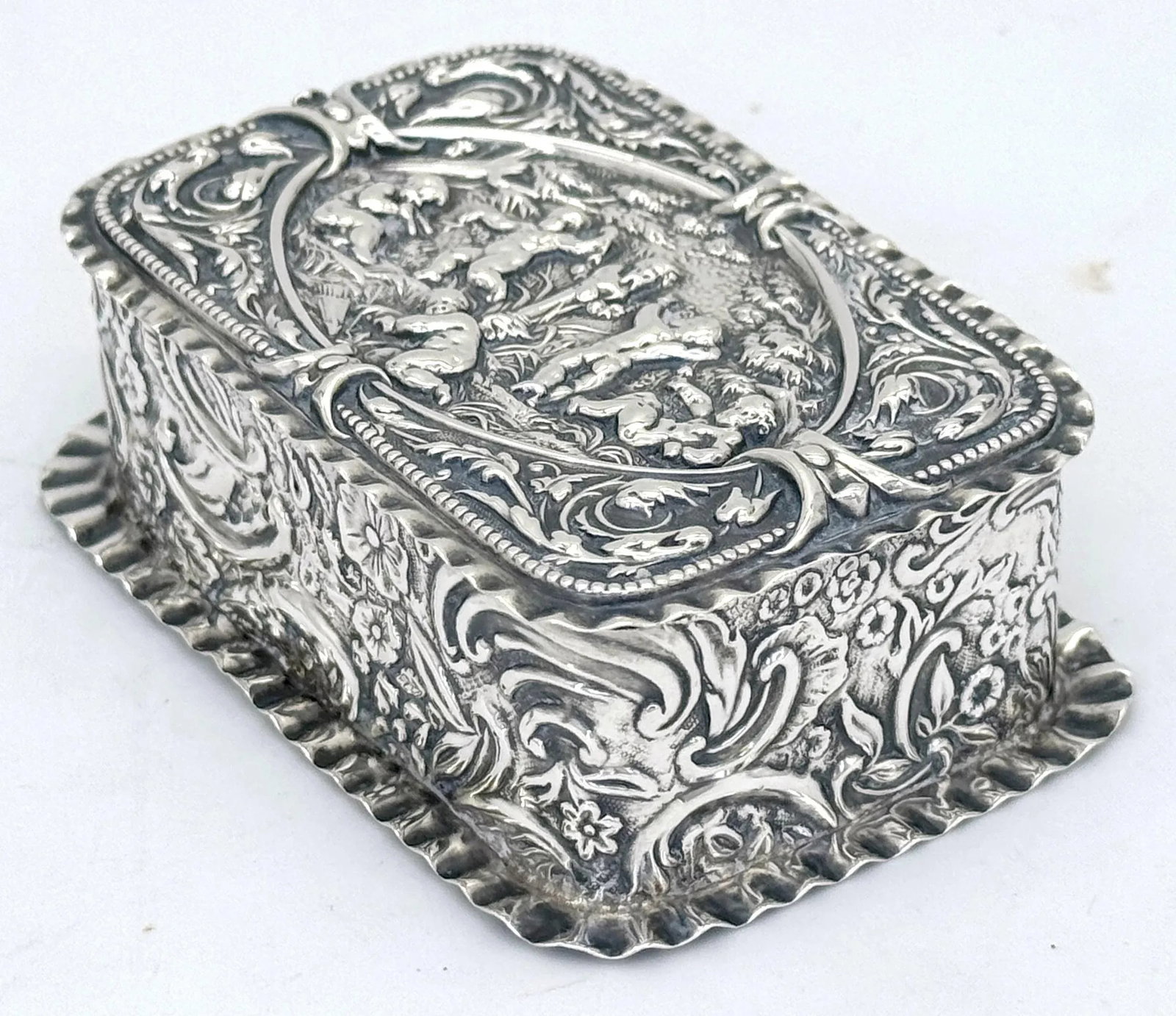 Victorian Sterling Silver Repoussé Trinket Box Putti Garden Scene, London, 1886 - 6