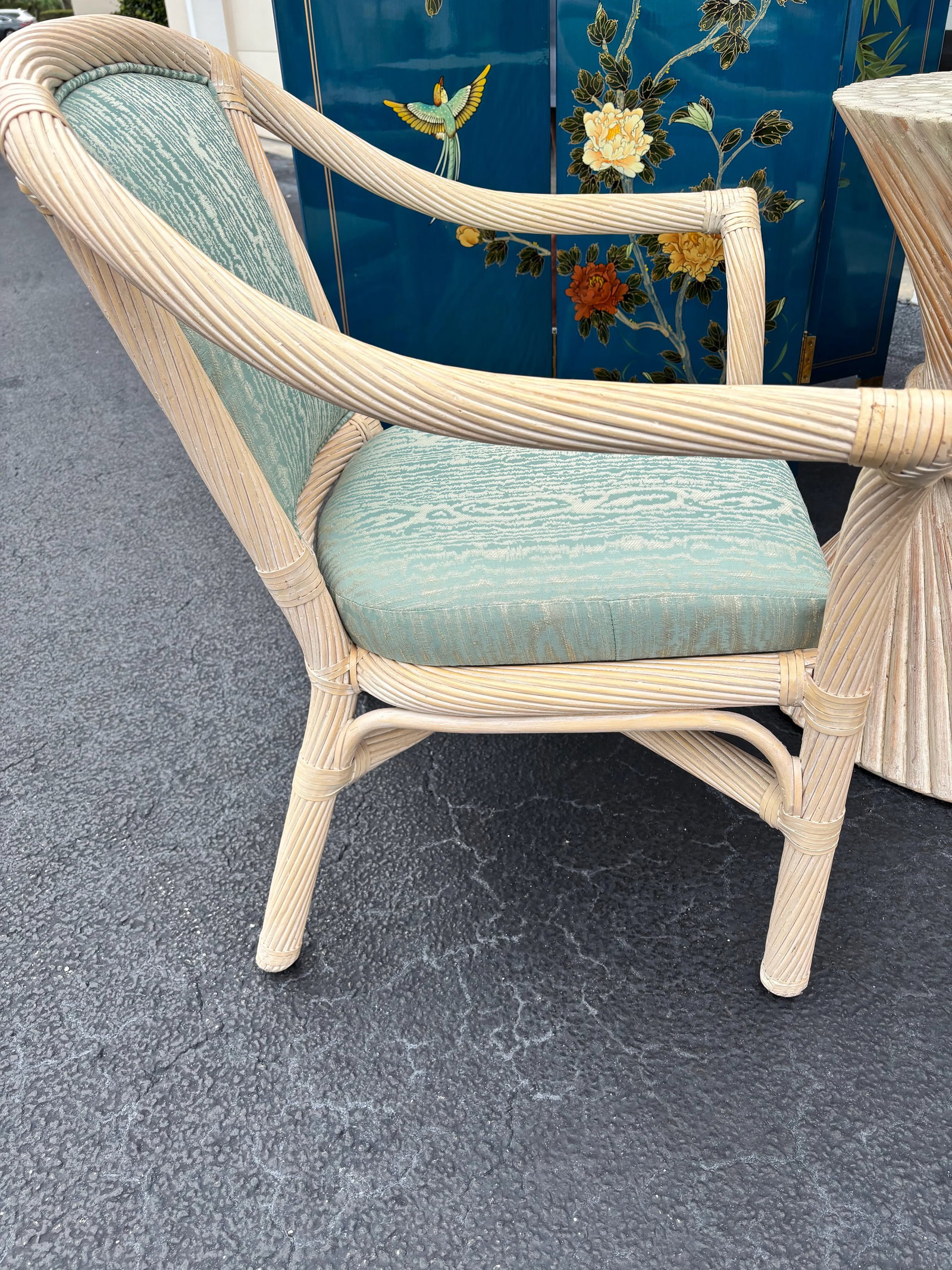 Refurbished McGuire Attributed Set of Vintage White Washed, Twisted Pencil Reed Chairs. McGuire Tabl - 7