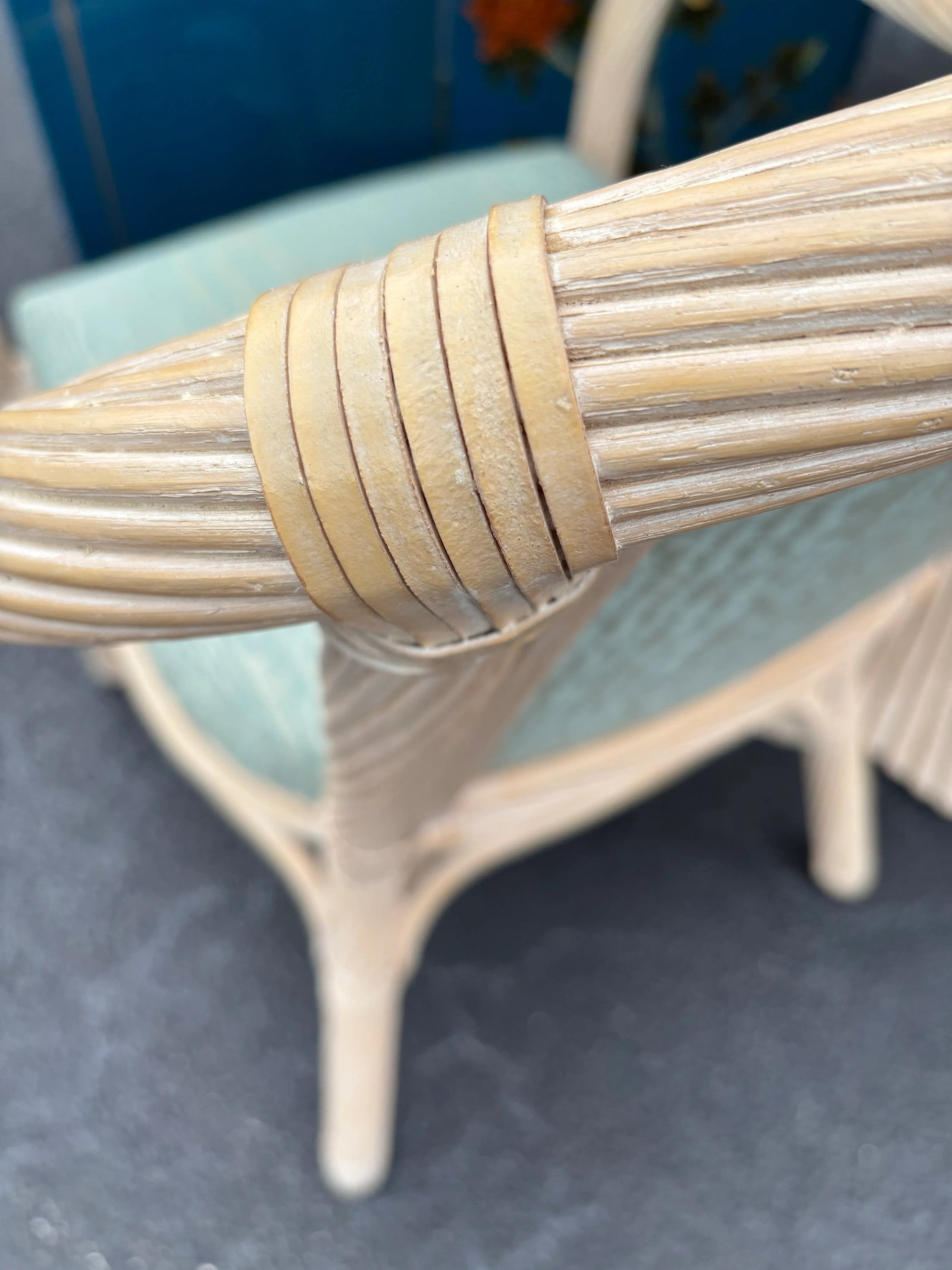 Refurbished McGuire Attributed Set of Vintage White Washed, Twisted Pencil Reed Chairs. McGuire Tabl - 8