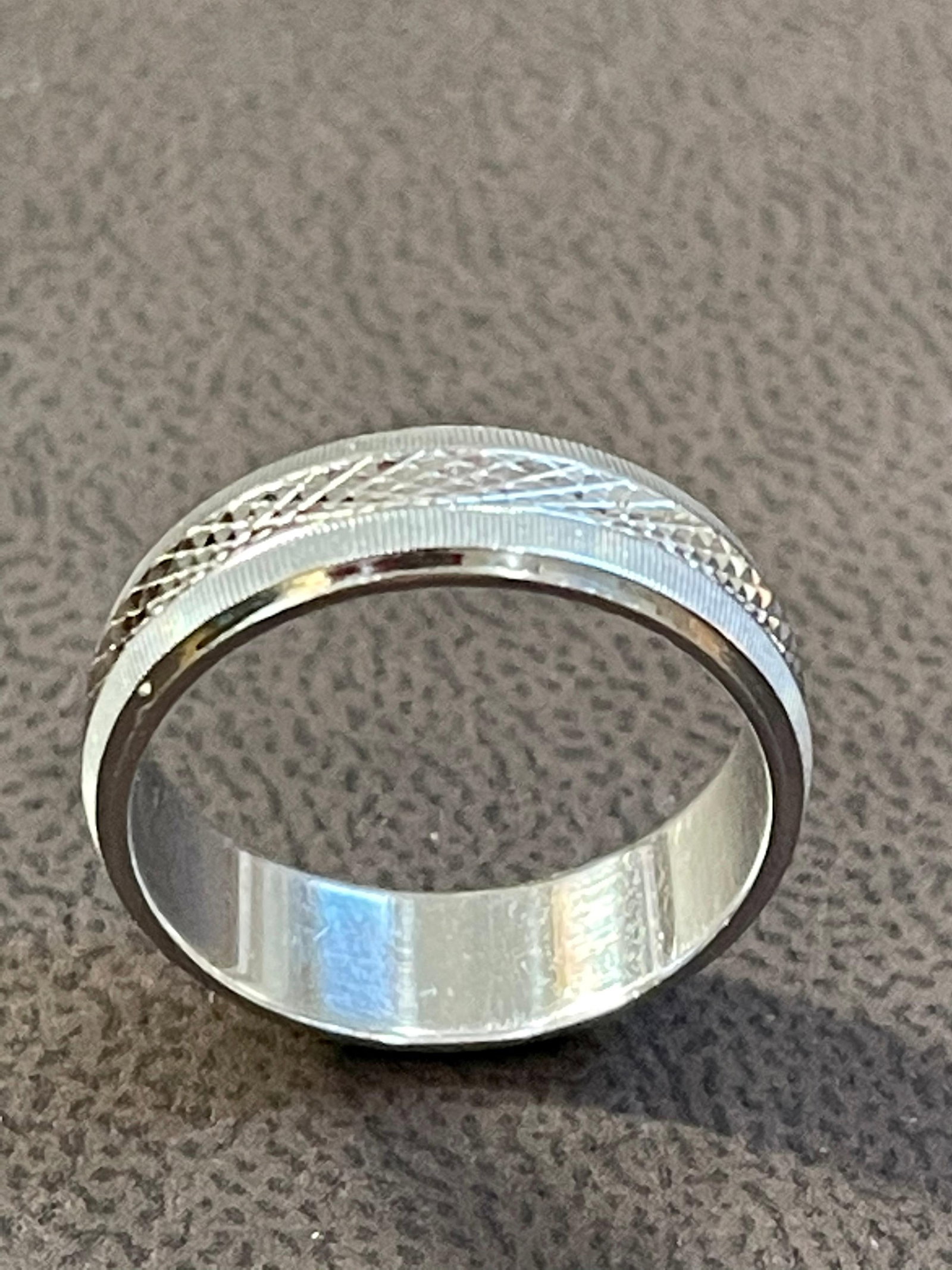 14 Karat White Gold Classic Wide Wedding Band With Design Ring, Unisex - 16