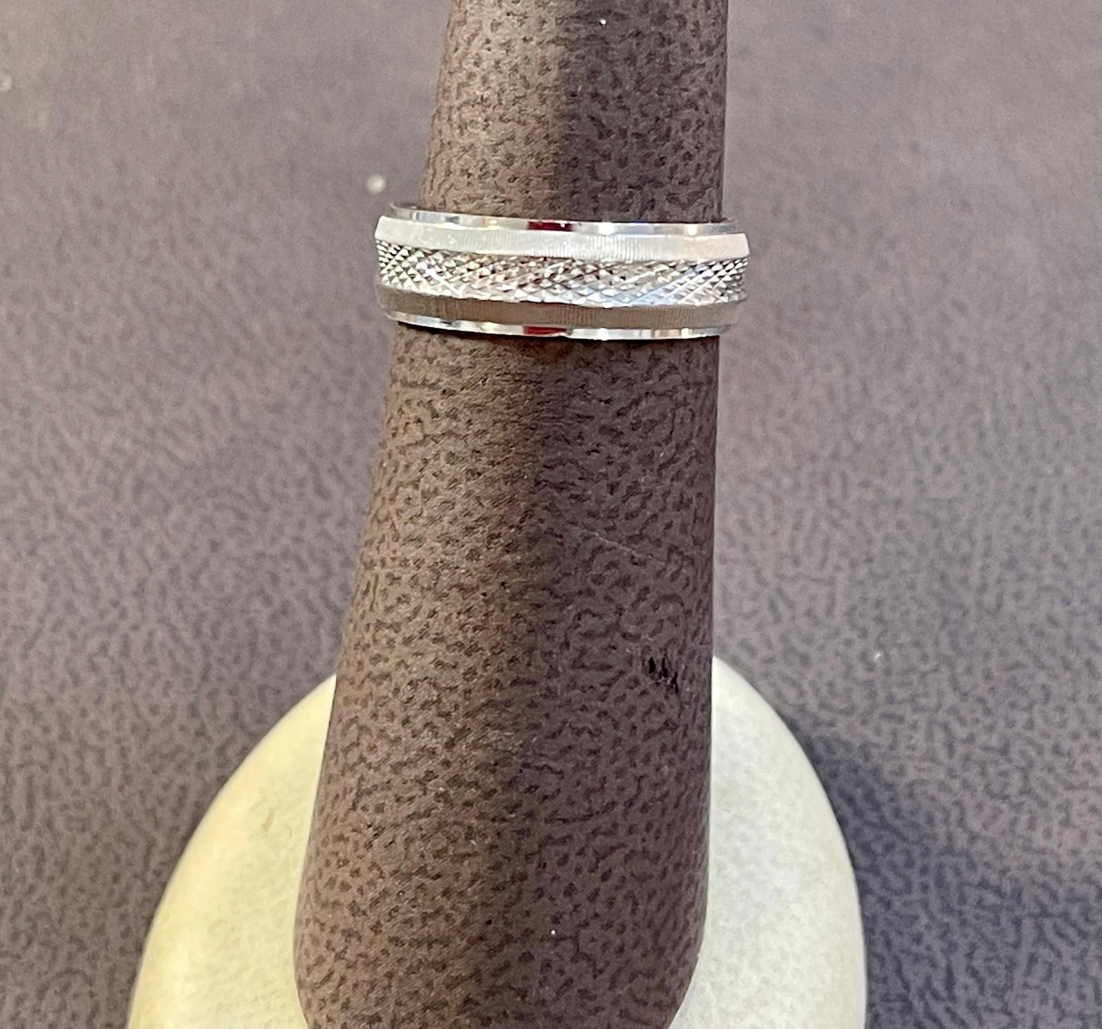 14 Karat White Gold Classic Wide Wedding Band With Design Ring, Unisex - 2