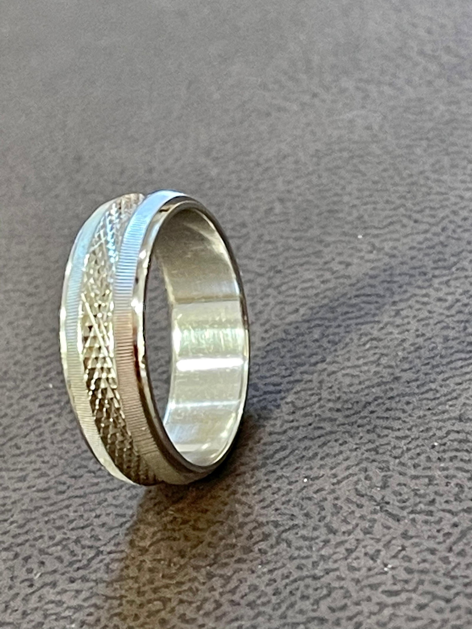 14 Karat White Gold Classic Wide Wedding Band With Design Ring, Unisex - 9