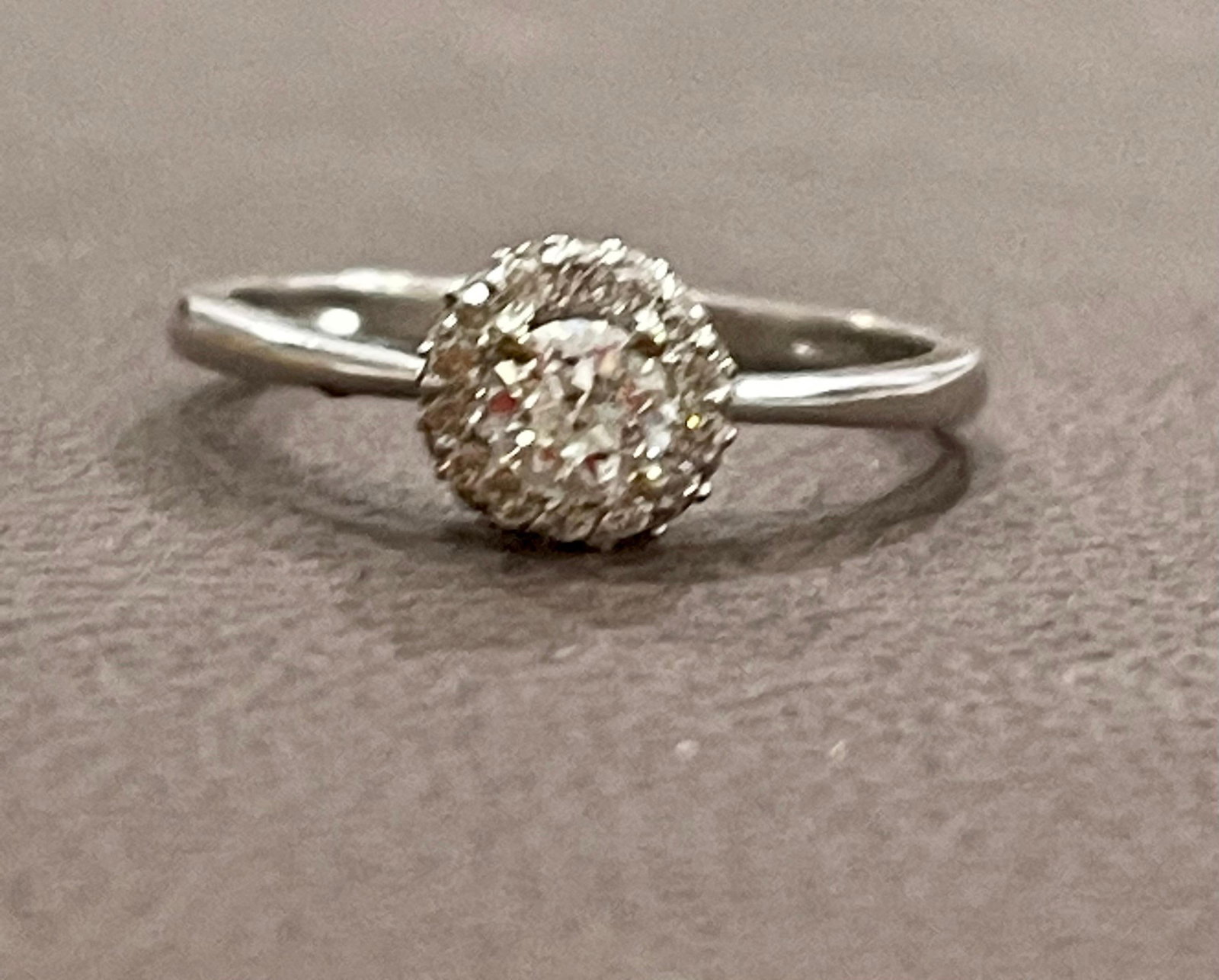 Diamond 0.6 Carat Traditional Ring/Band 14 Karat White Gold, Halo Ring - 4