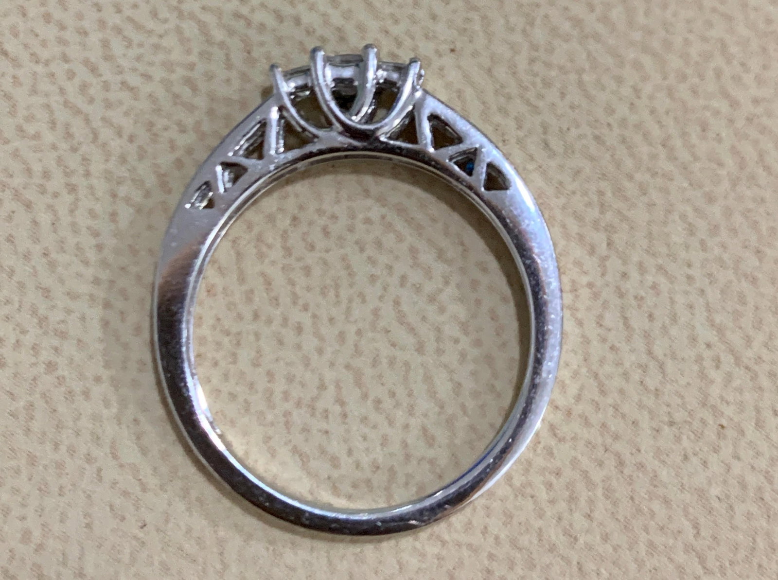 Three-Stone Diamond 0.30 Carat Traditional Ring/Band 14 Karat White Gold - 7