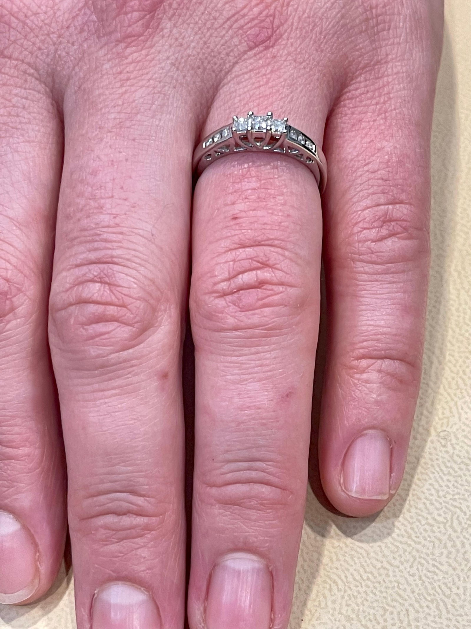 Three-Stone Diamond 0.30 Carat Traditional Ring/Band 14 Karat White Gold - 3
