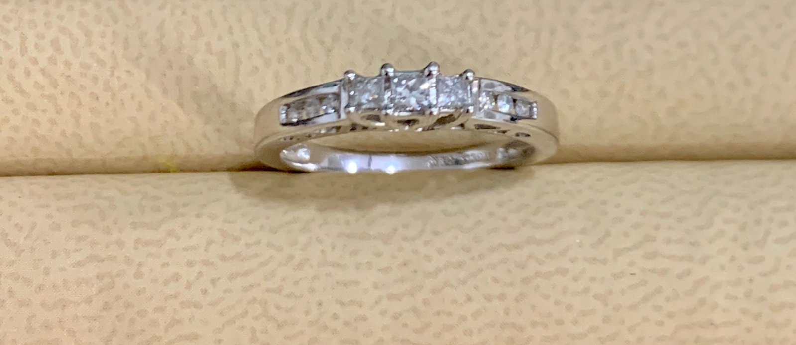 Three-Stone Diamond 0.30 Carat Traditional Ring/Band 14 Karat White Gold - 4