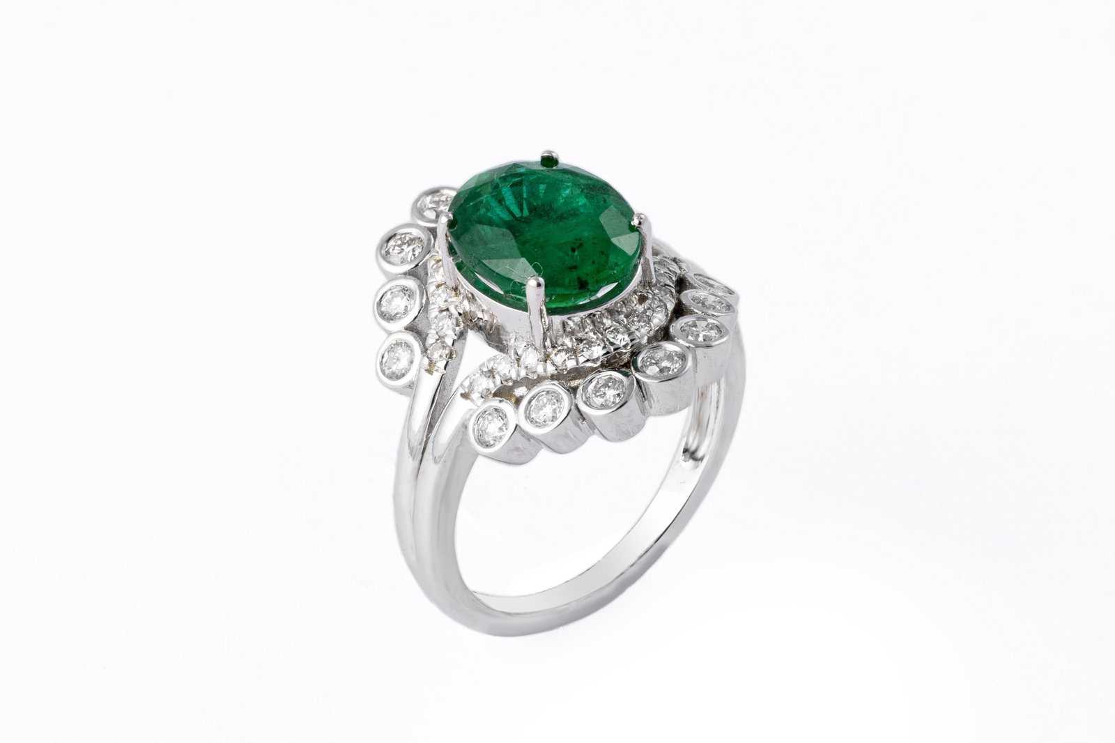 2.96 carats Natural Zambian Emerald Ring with Diamonds 0.65 carats and 14k Gold - 18