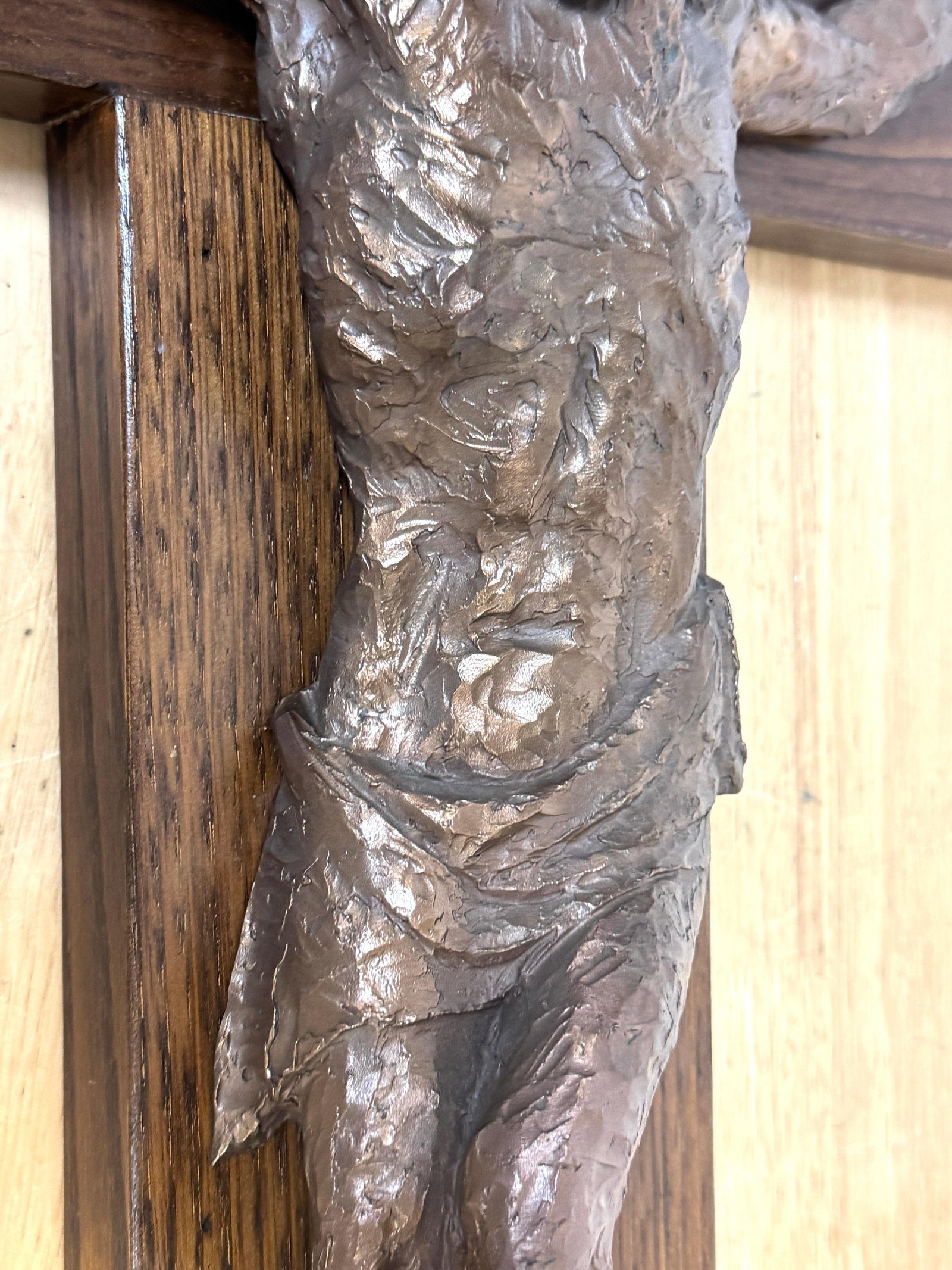 Modernist Cast Bronze Crucifix on Walnut Cross, French or Belgian, Circa 1960s - 11