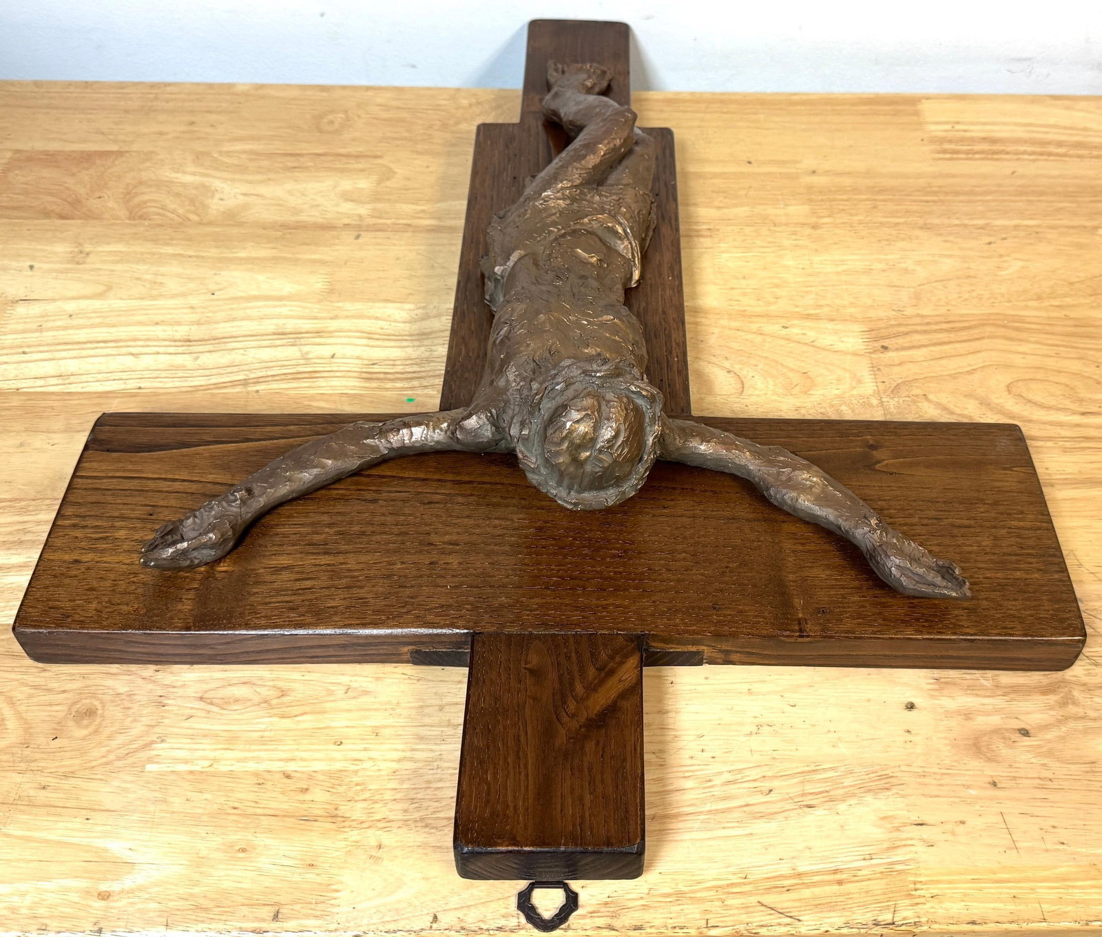 Modernist Cast Bronze Crucifix on Walnut Cross, French or Belgian, Circa 1960s - 16