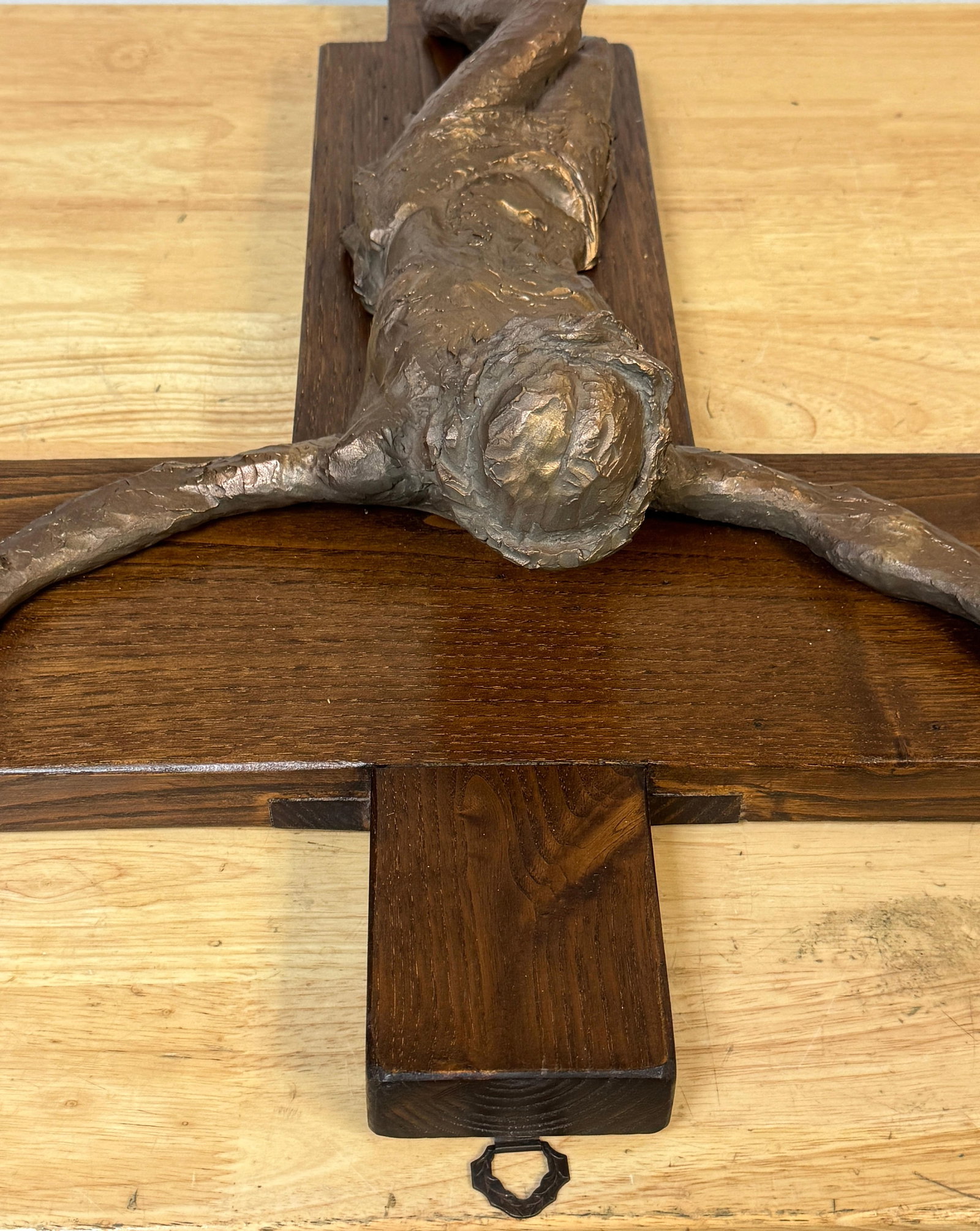 Modernist Cast Bronze Crucifix on Walnut Cross, French or Belgian, Circa 1960s - 9