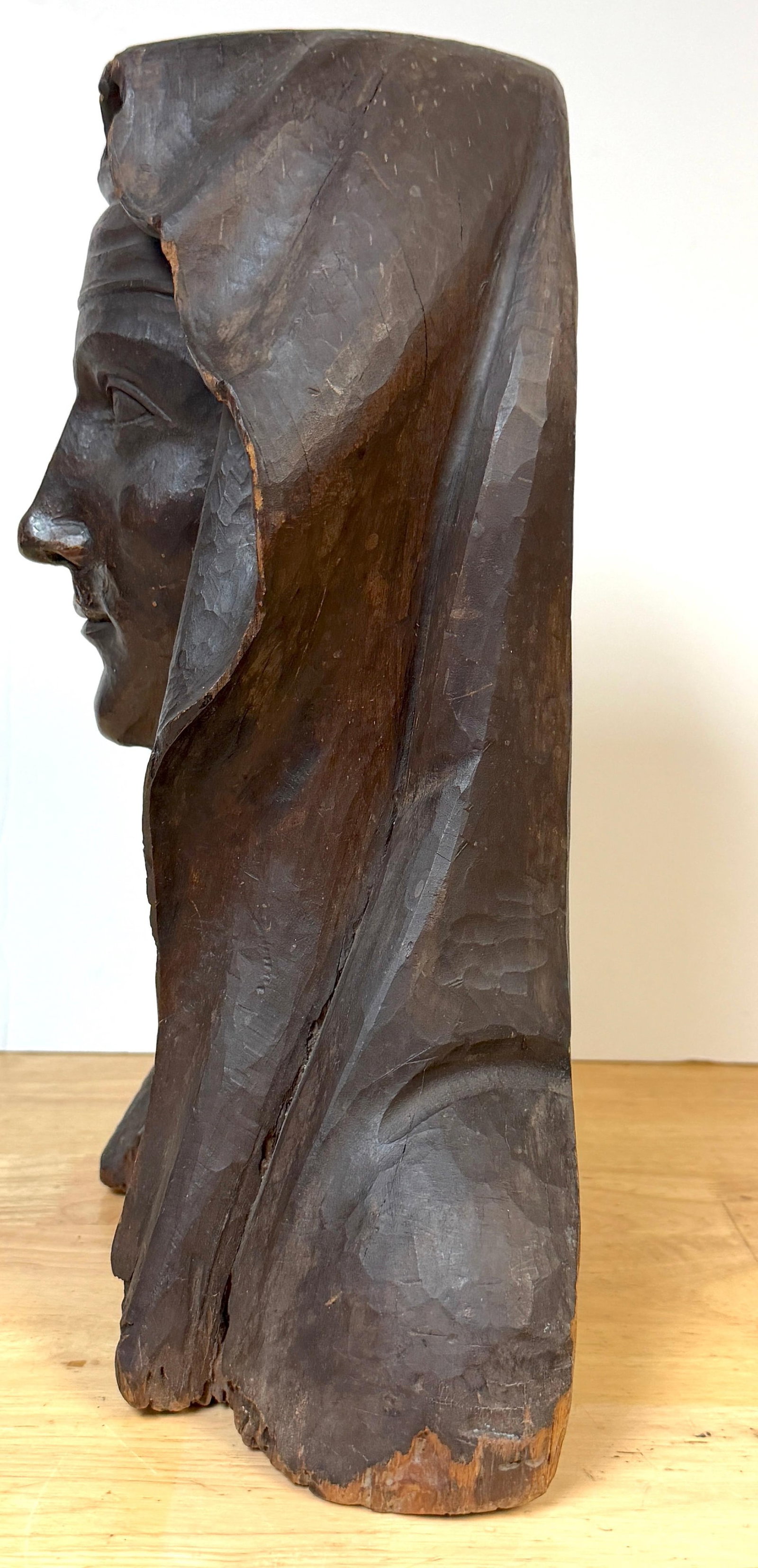 Late 17th–Early 18th Century Italian Carved Walnut Bust of Madonna Addolorata - 10