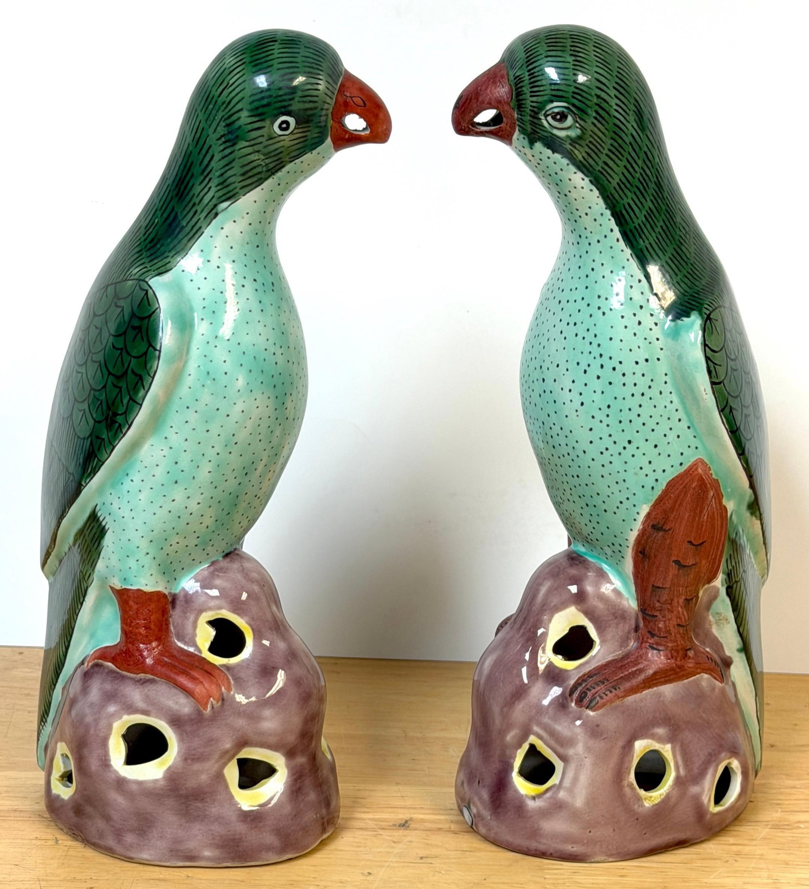 Pair 20th Century Chinese Export Famille Verte Porcelain Parrots, Kangxi Style - 2