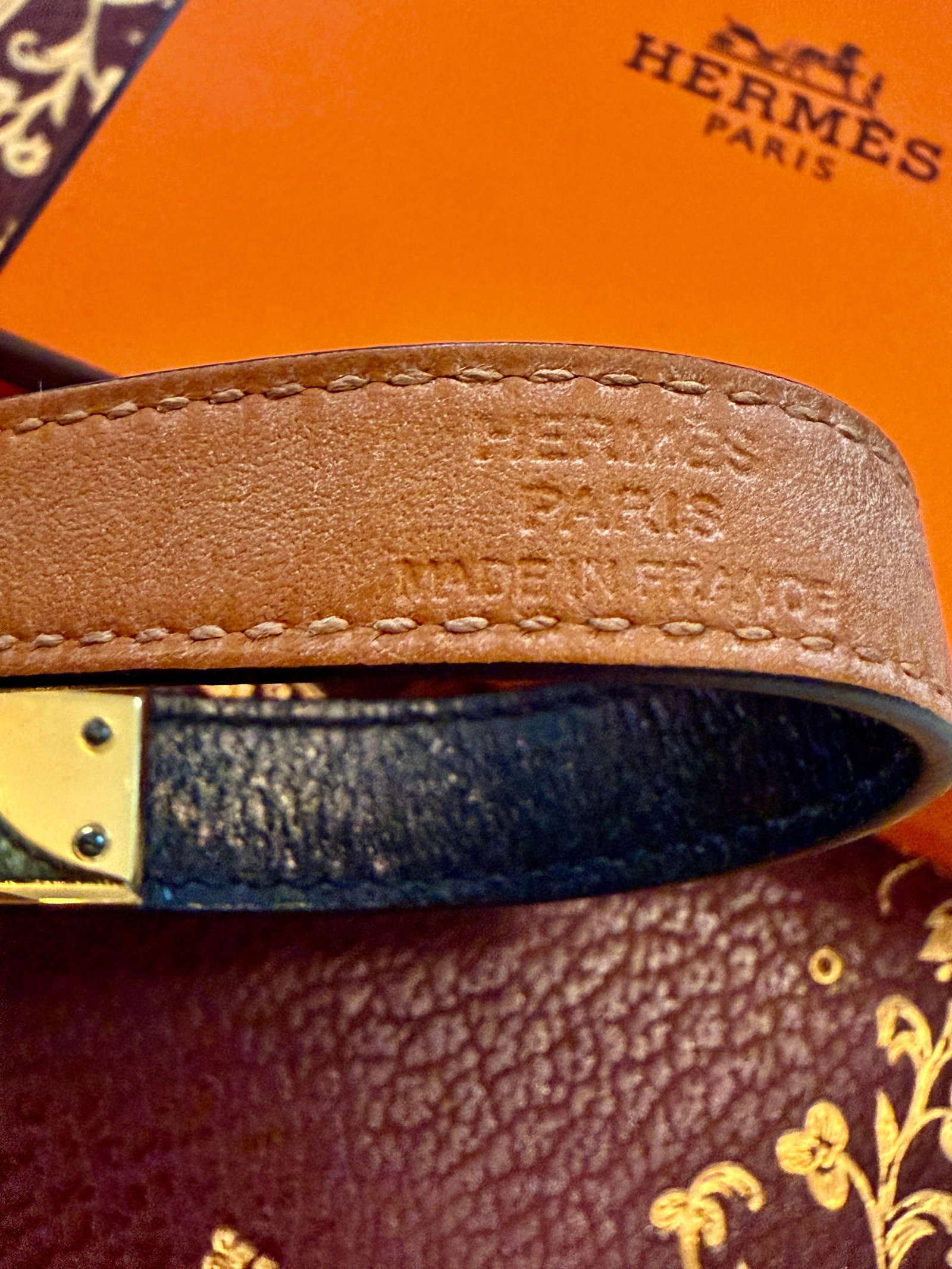 Hermès Kelly Double Tour Bracelet in Black Leather With Gold-Plated Hardware - 10