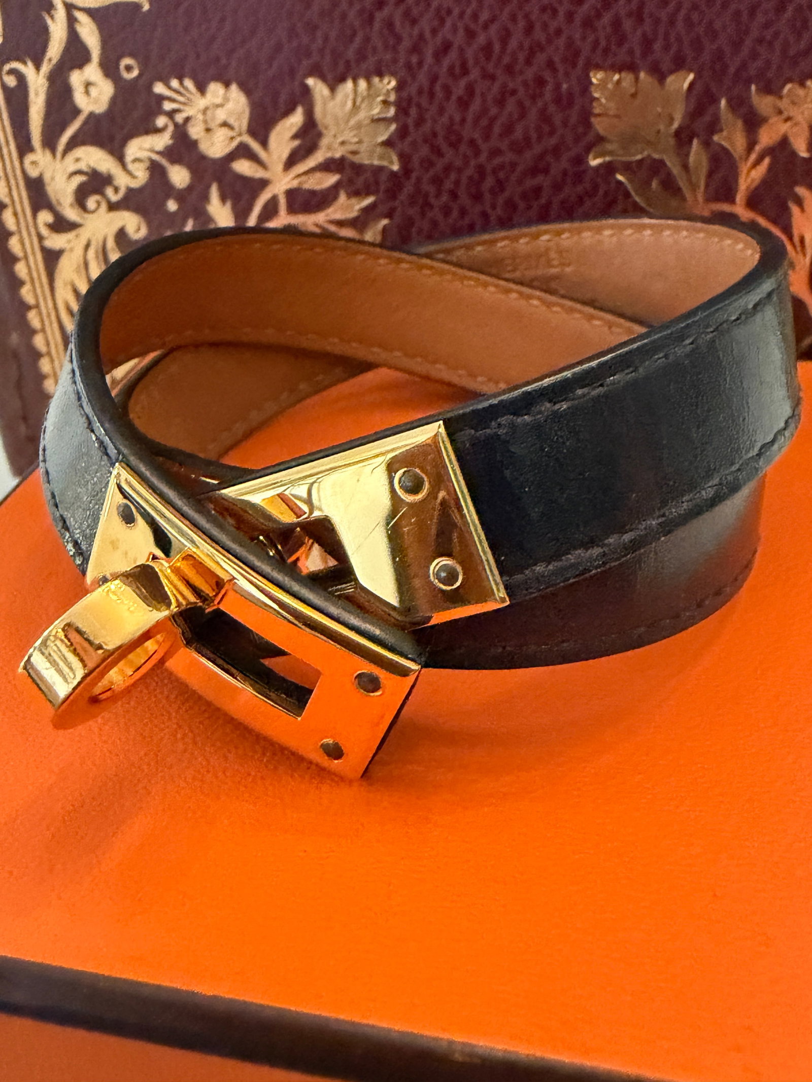 Hermès Kelly Double Tour Bracelet in Black Leather With Gold-Plated Hardware - 7