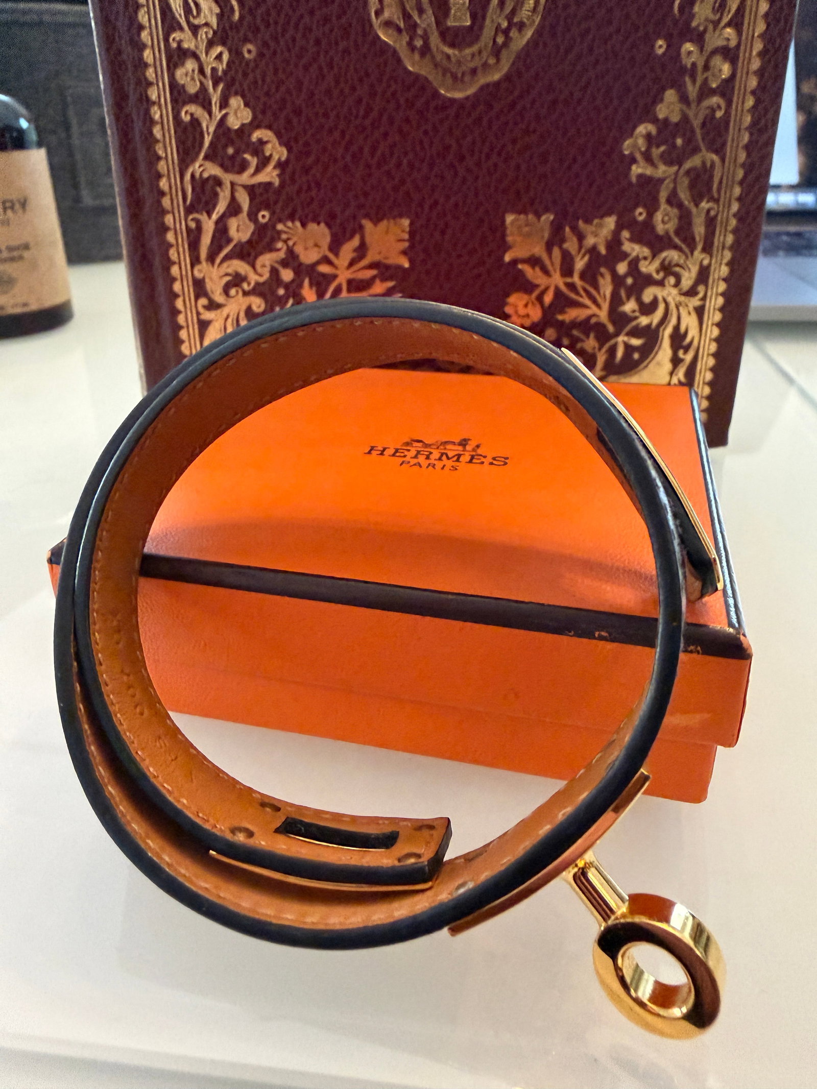 Hermès Kelly Double Tour Bracelet in Black Leather With Gold-Plated Hardware - 8