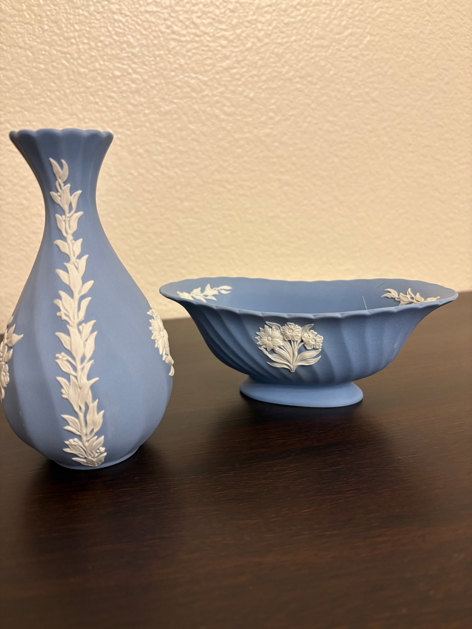 Vintage Wedgwood Vase and Tub - A Set - 4