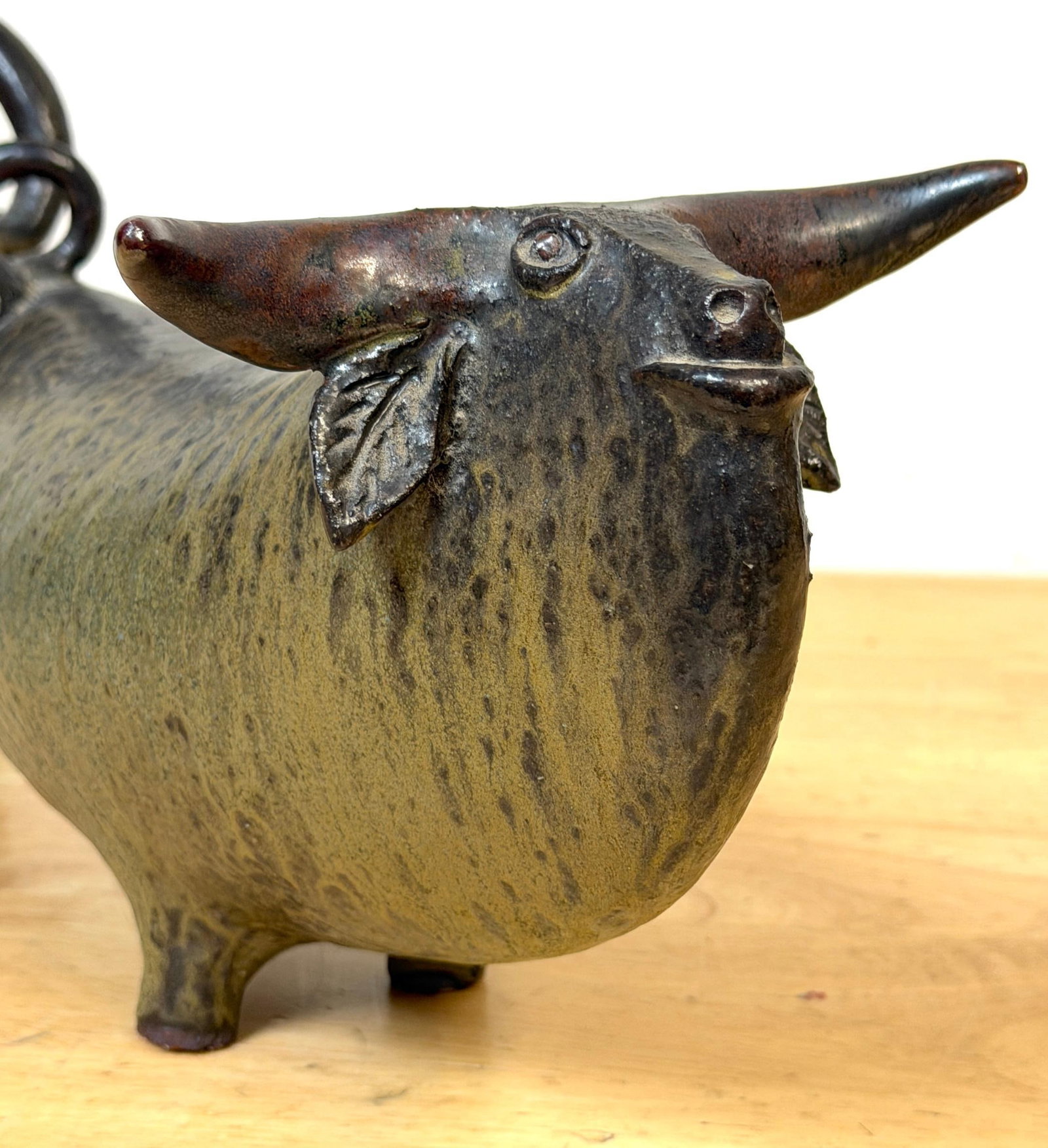 Jorge Mealha (1934 -2021) Pottery, Large Bull Sculpture Portugal, late 20th C. - 16