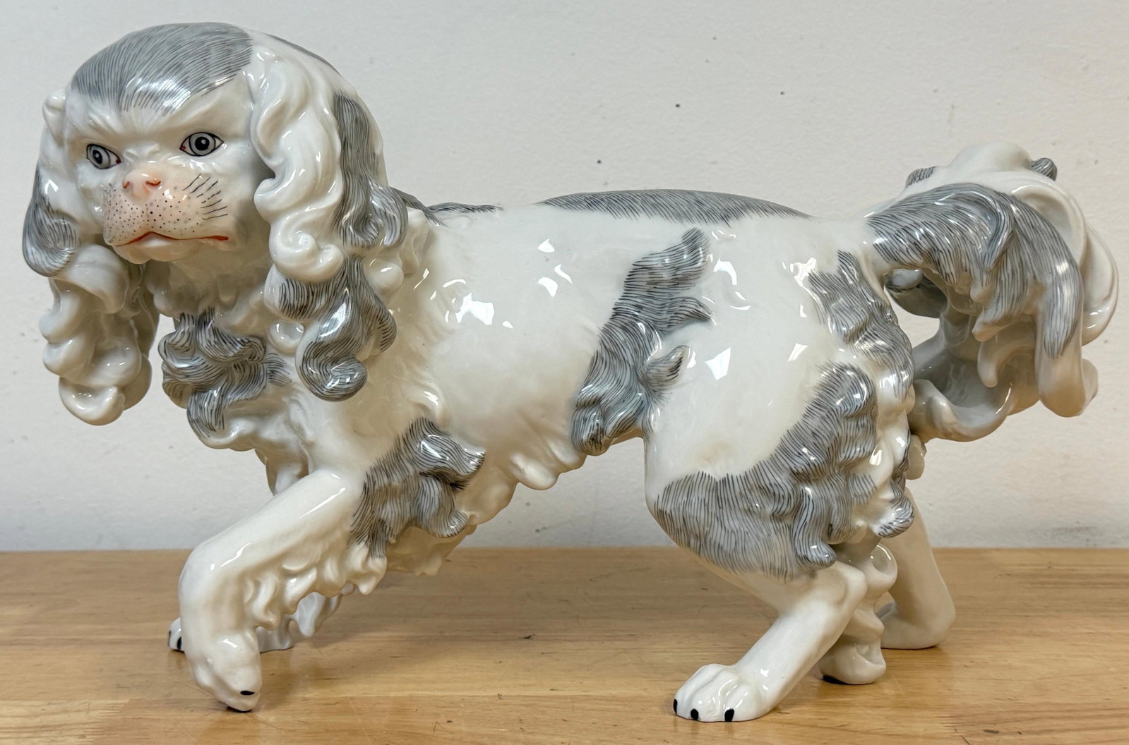 Large Dresden Porcelain Standing Toy Spaniel King Charles / Pekingese, 1900s - 2