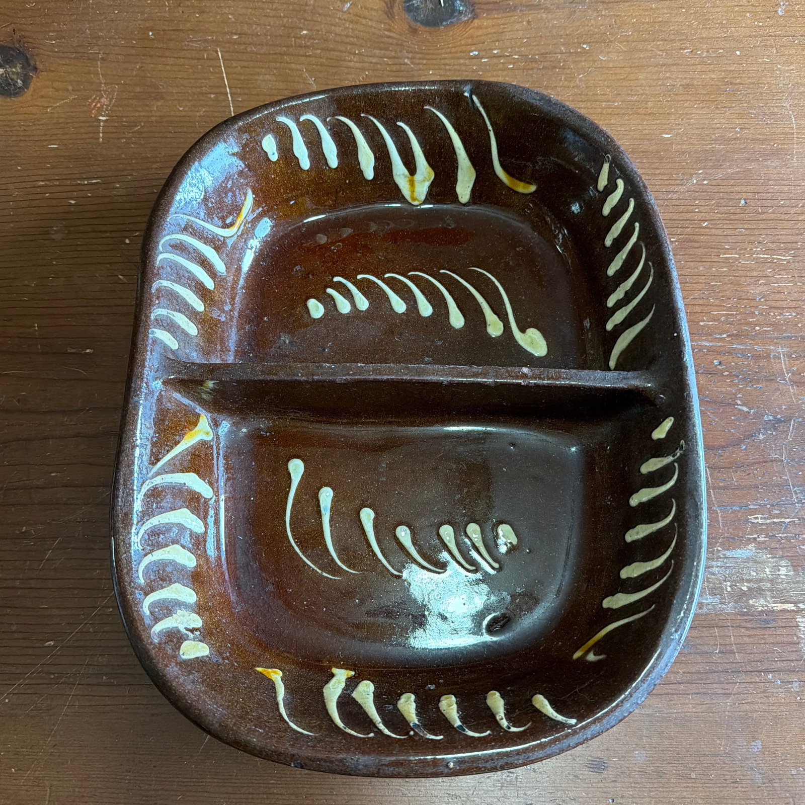 Antique English Slipware Red Pottery Decorated Divided Dish, 19th Century - 10