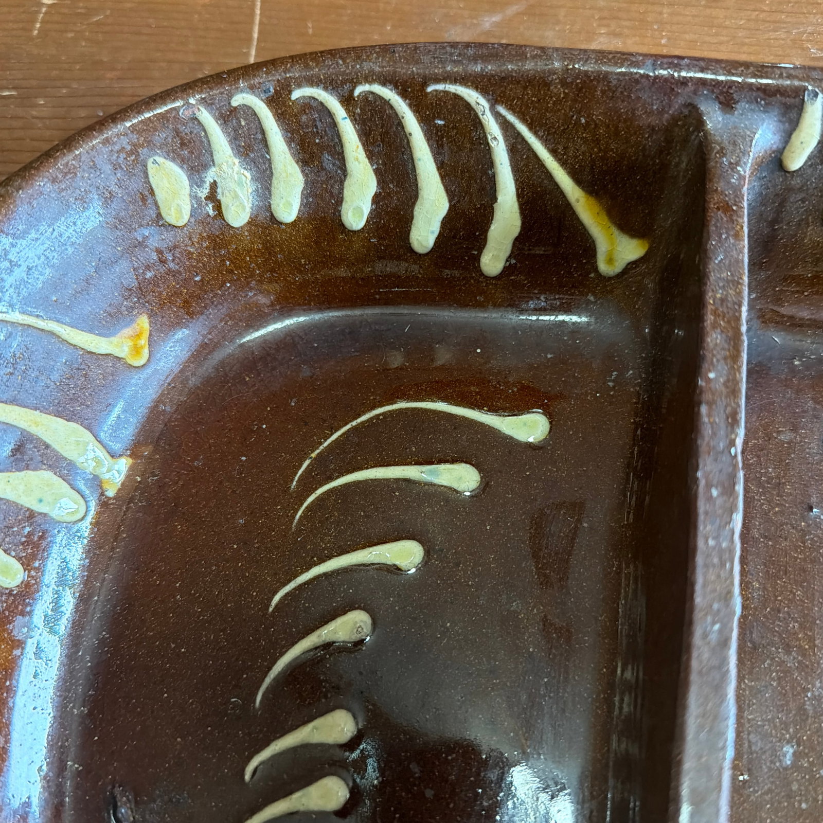 Antique English Slipware Red Pottery Decorated Divided Dish, 19th Century - 12